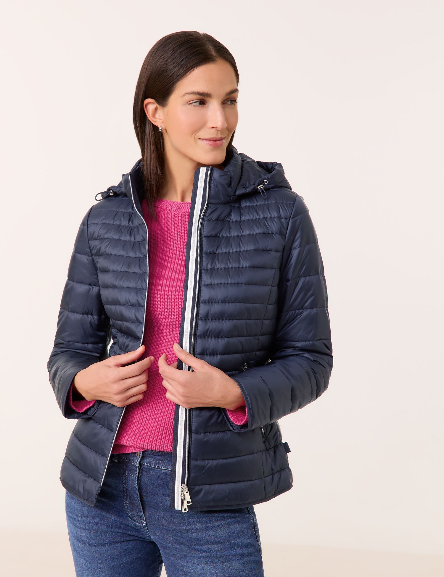 Steppjacke mit abnehmbarer Kapuze
