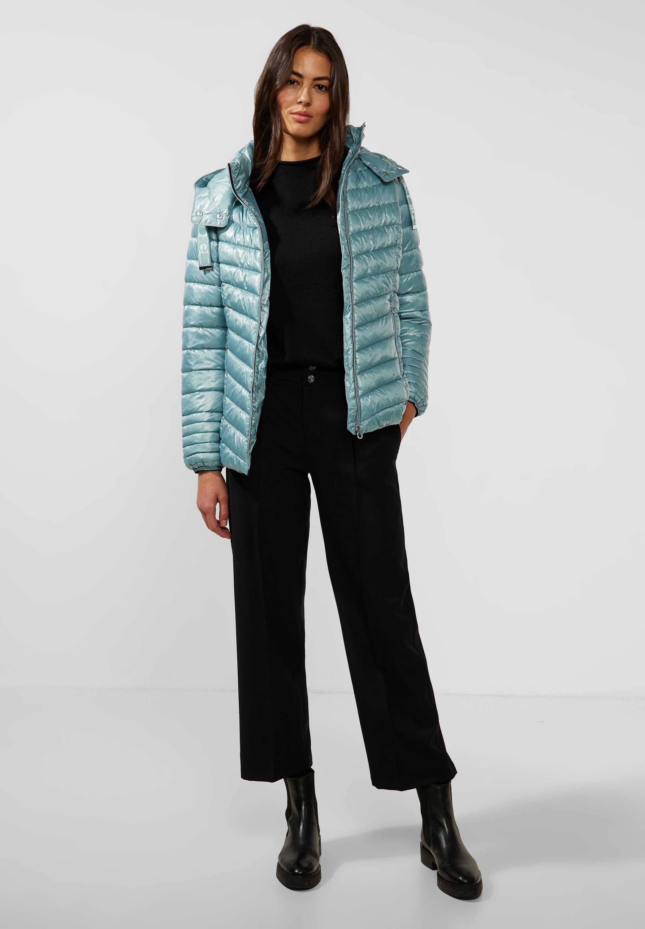 Kurze Steppjacke mit Kapuze