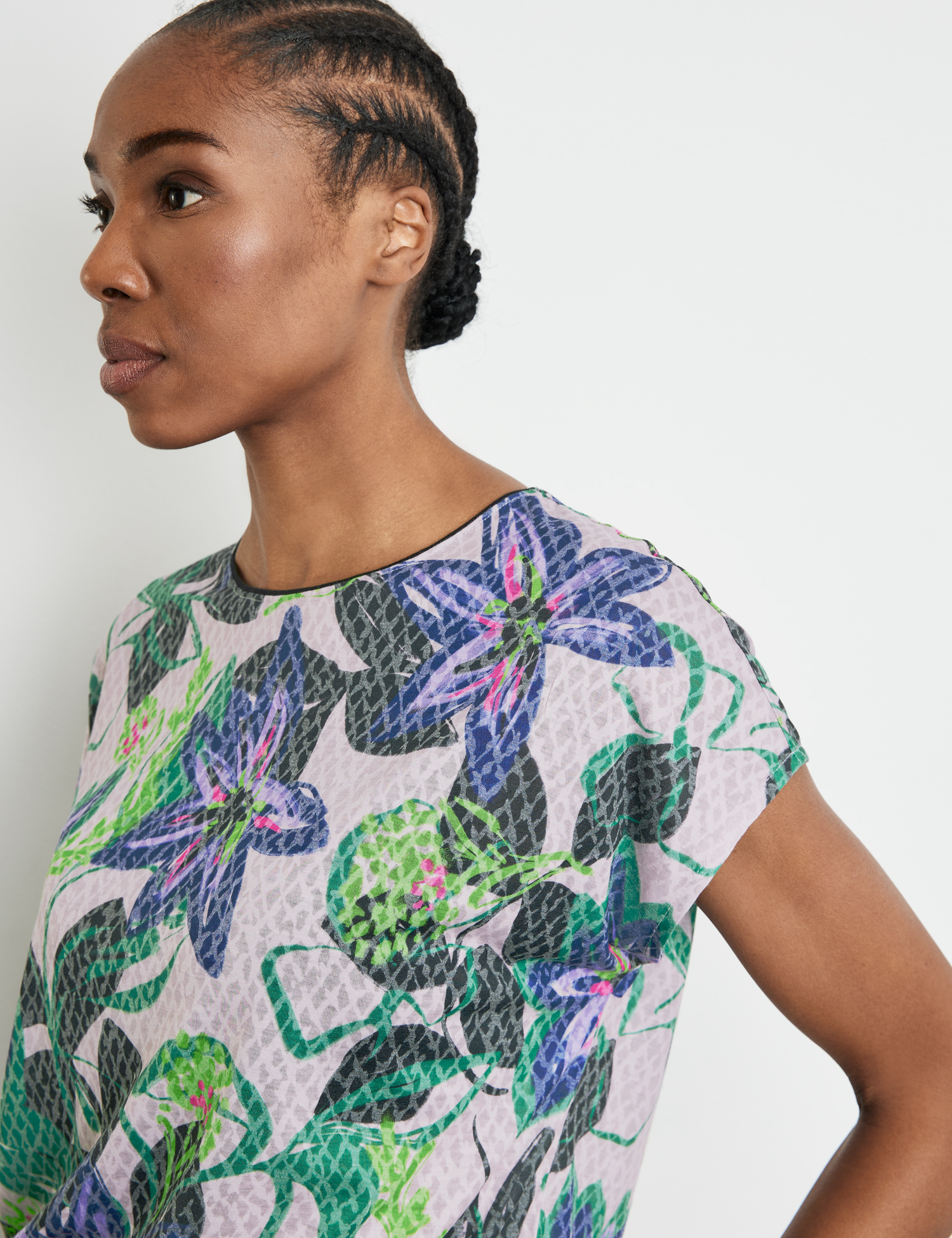 Floral gemustertes Shirt mit Ausbrenner-Qualität
