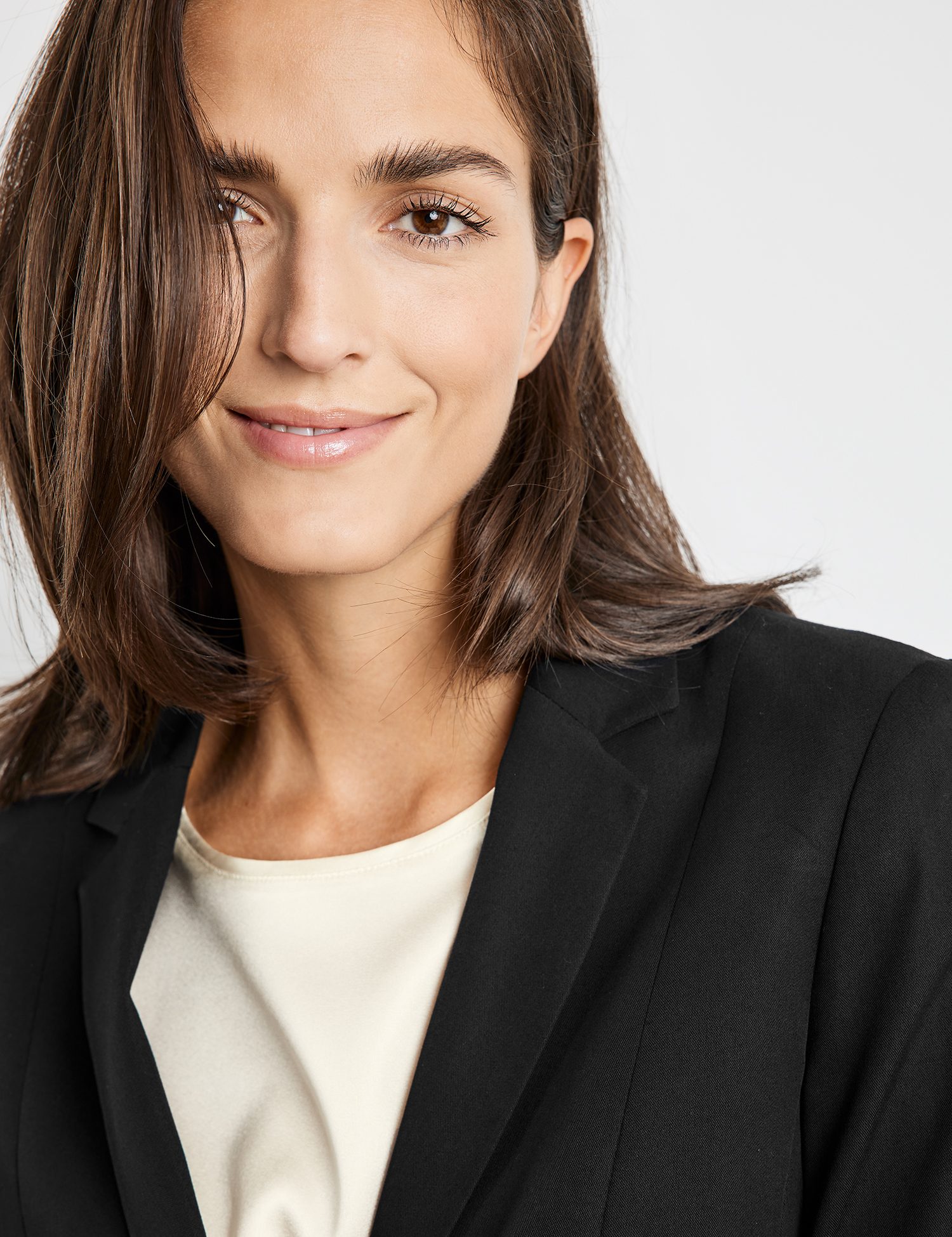 Kurzer Blazer mit Revers