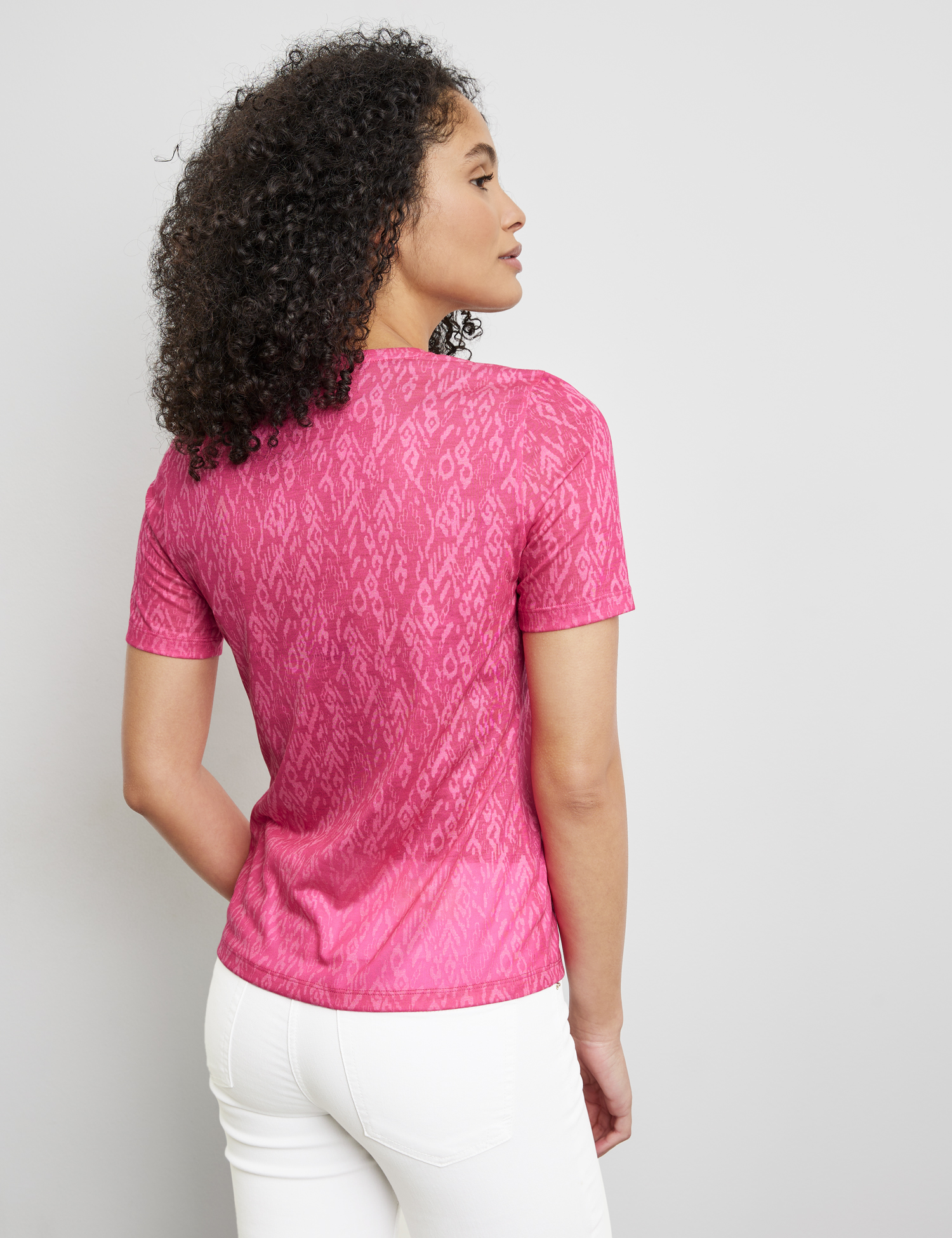 Gemustertes T-Shirt mit Frontprint