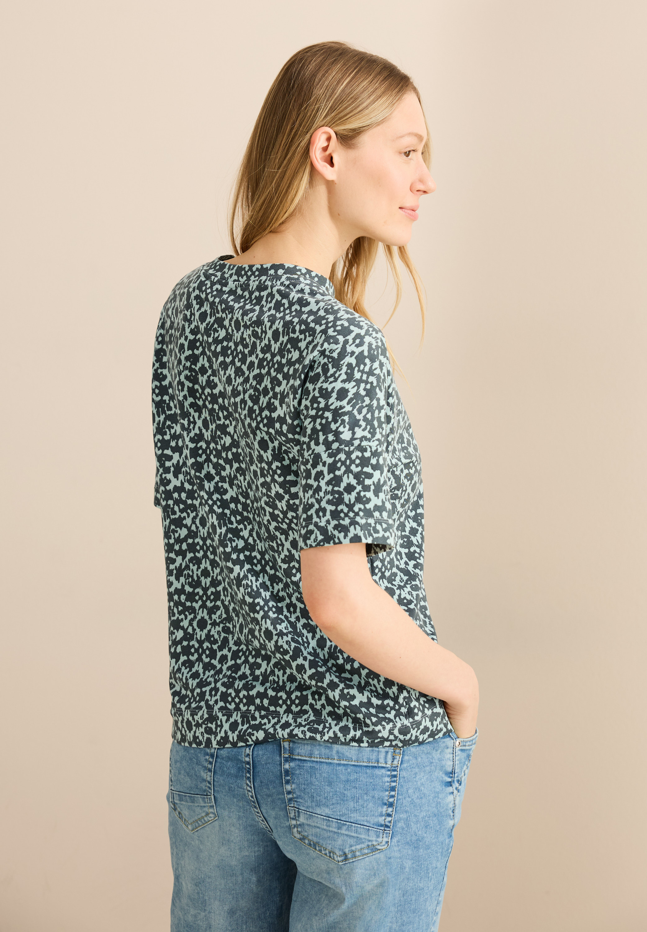 T-Shirt mit Knopfdetail