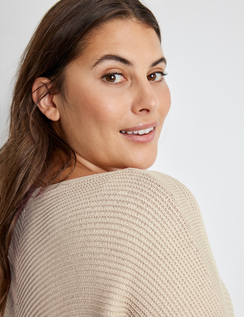 3/4 Arm Pullover mit spitz zulaufendem Saum
