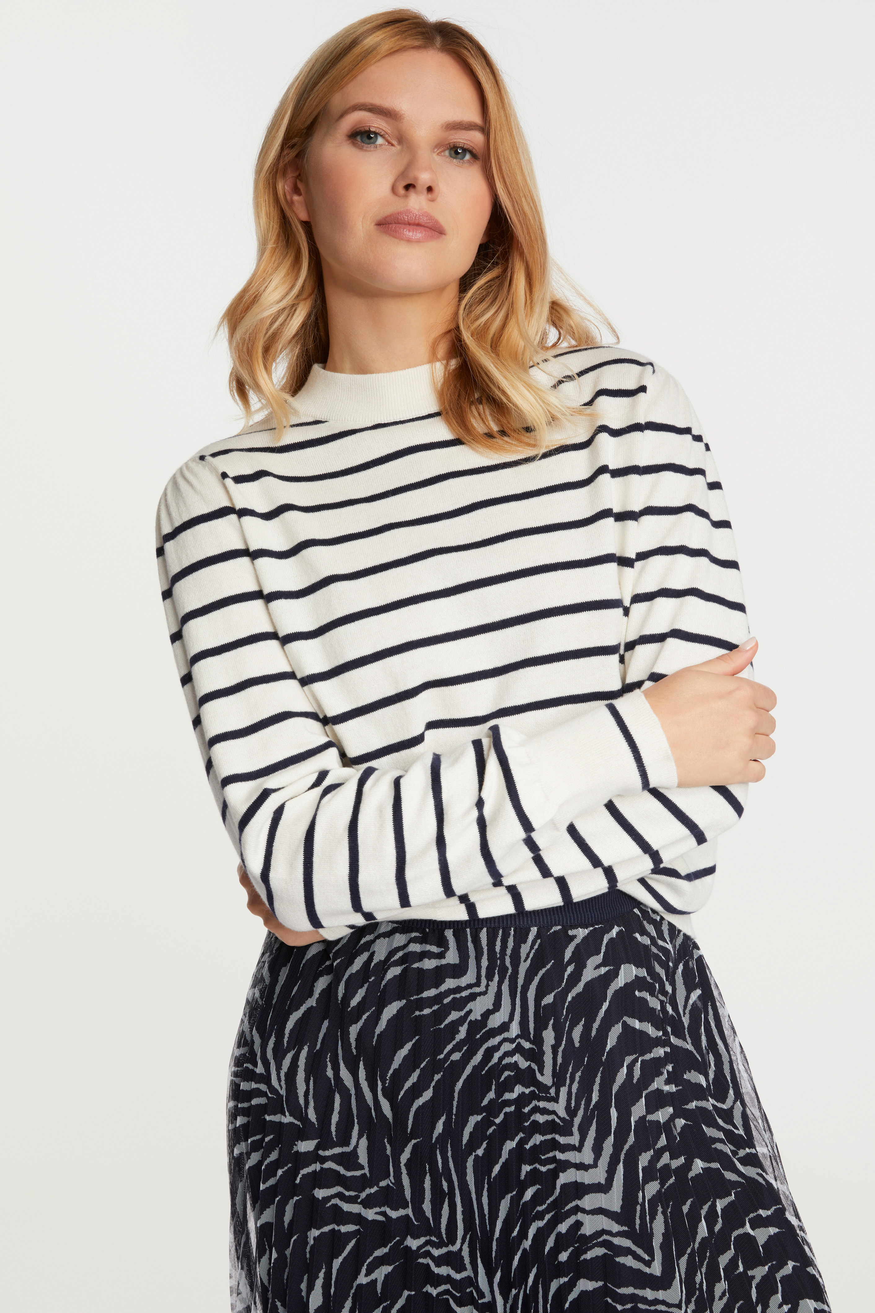 mock neck striped
