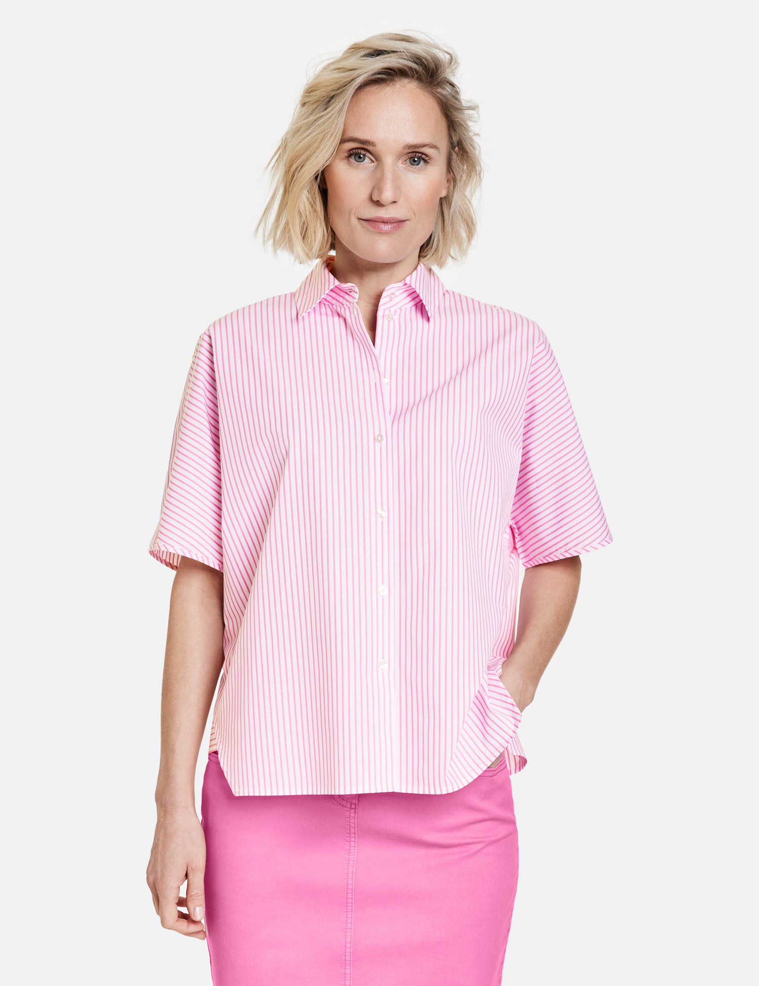 Gestreifte Halbarmbluse im Oversize-Look