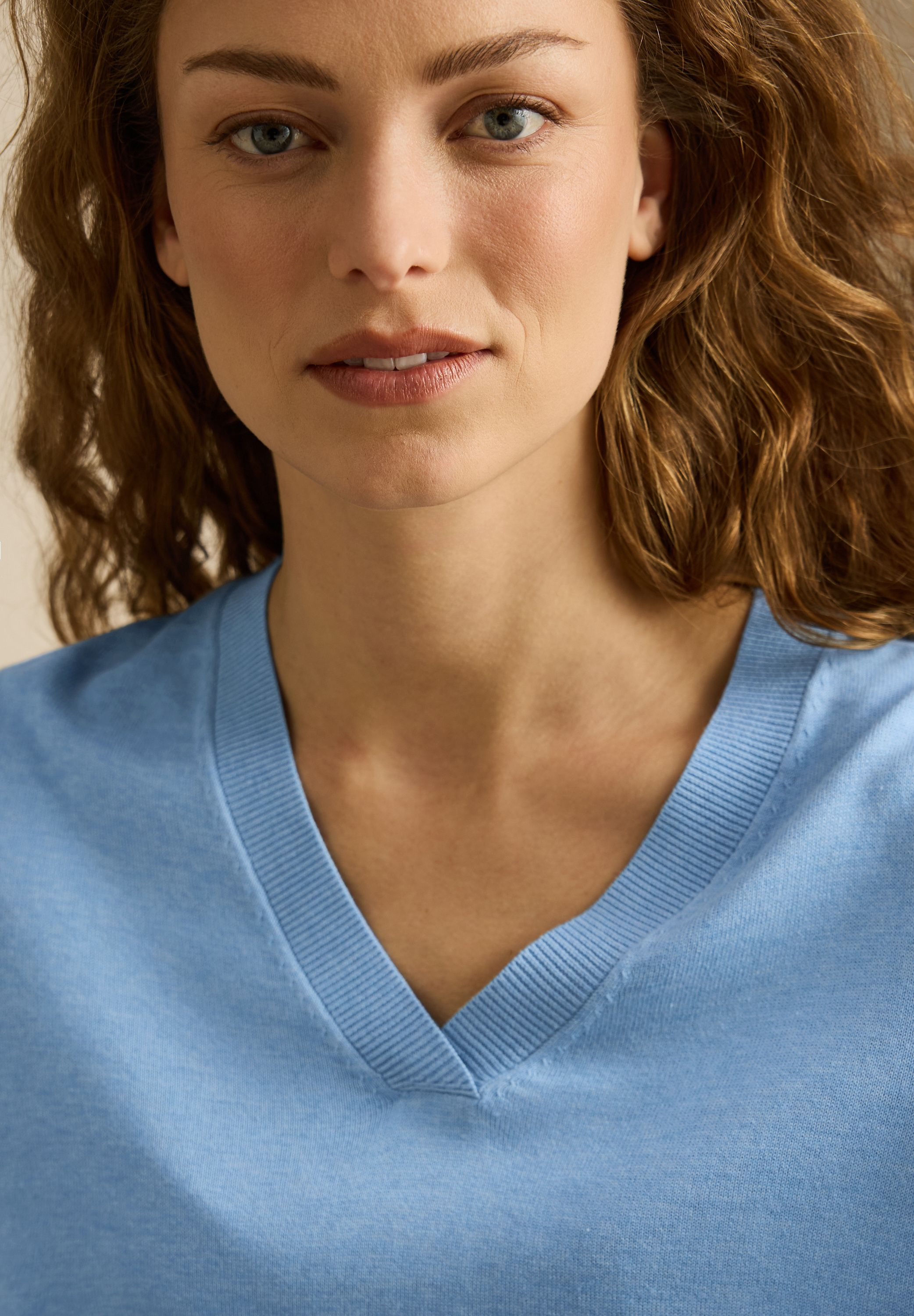 V-Neck Pullover