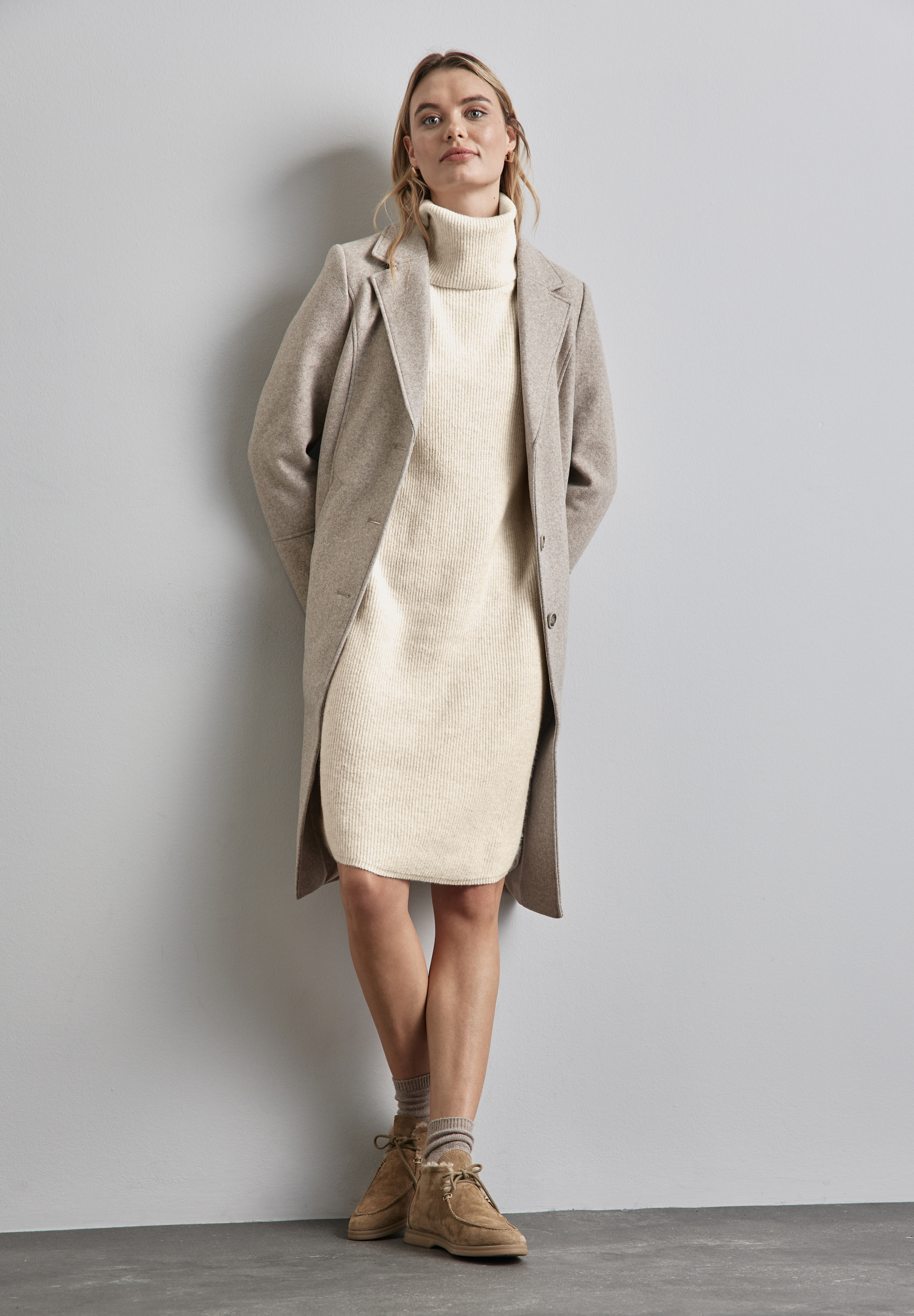 Kleid mit Rollkragen