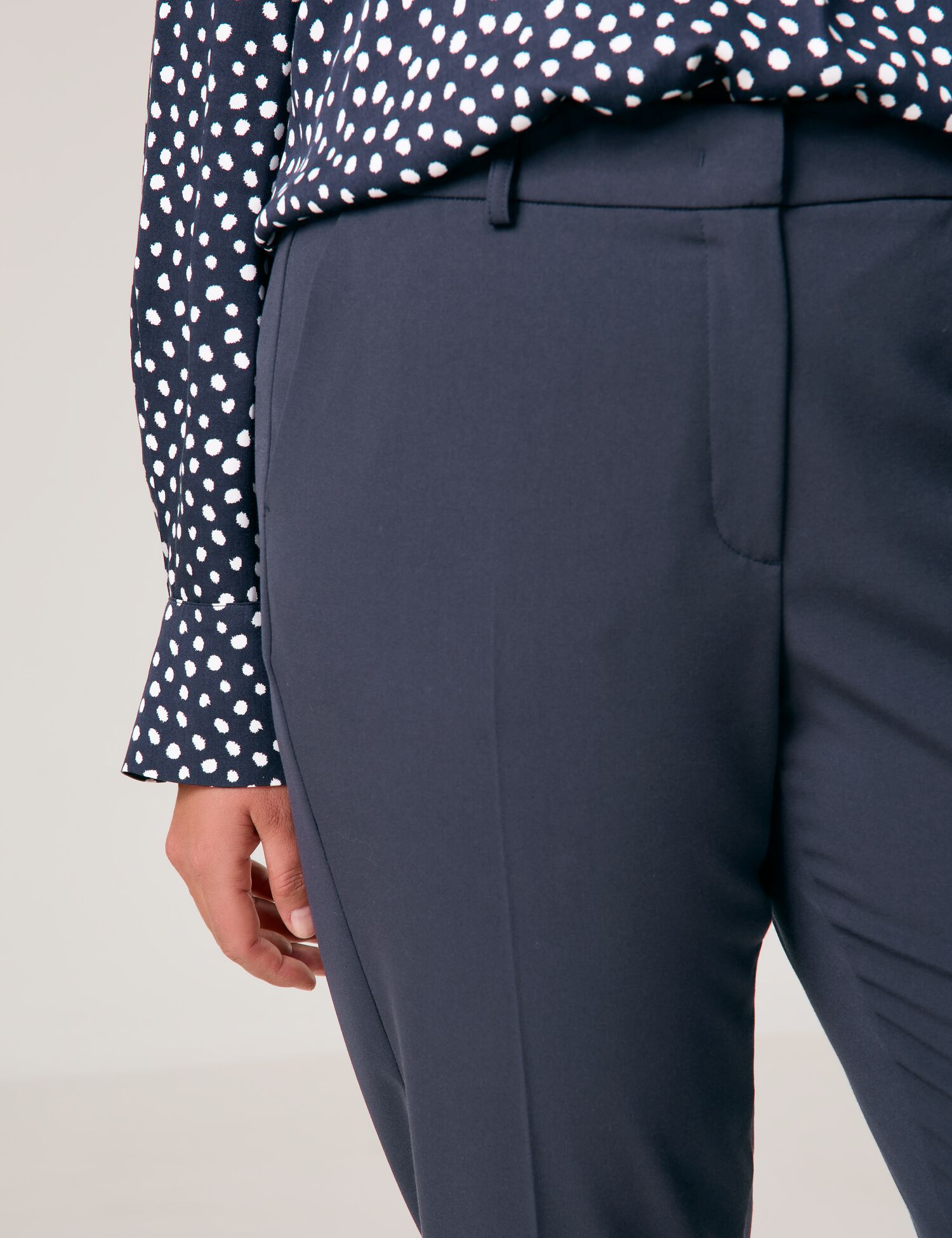 Gepflegte 7/8 Hose mit Bügelfalten Greta