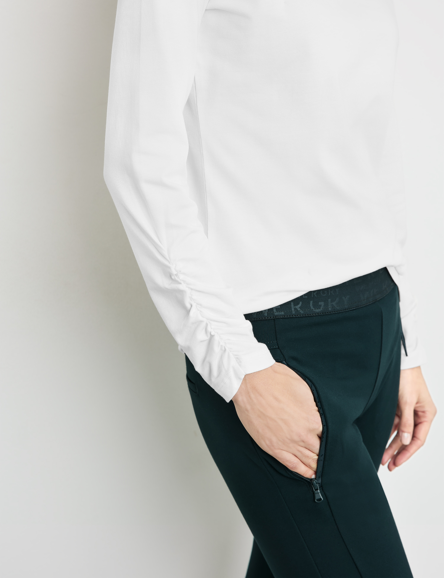 Langarmshirt mit Rollkragen und Raffung am Ärmel