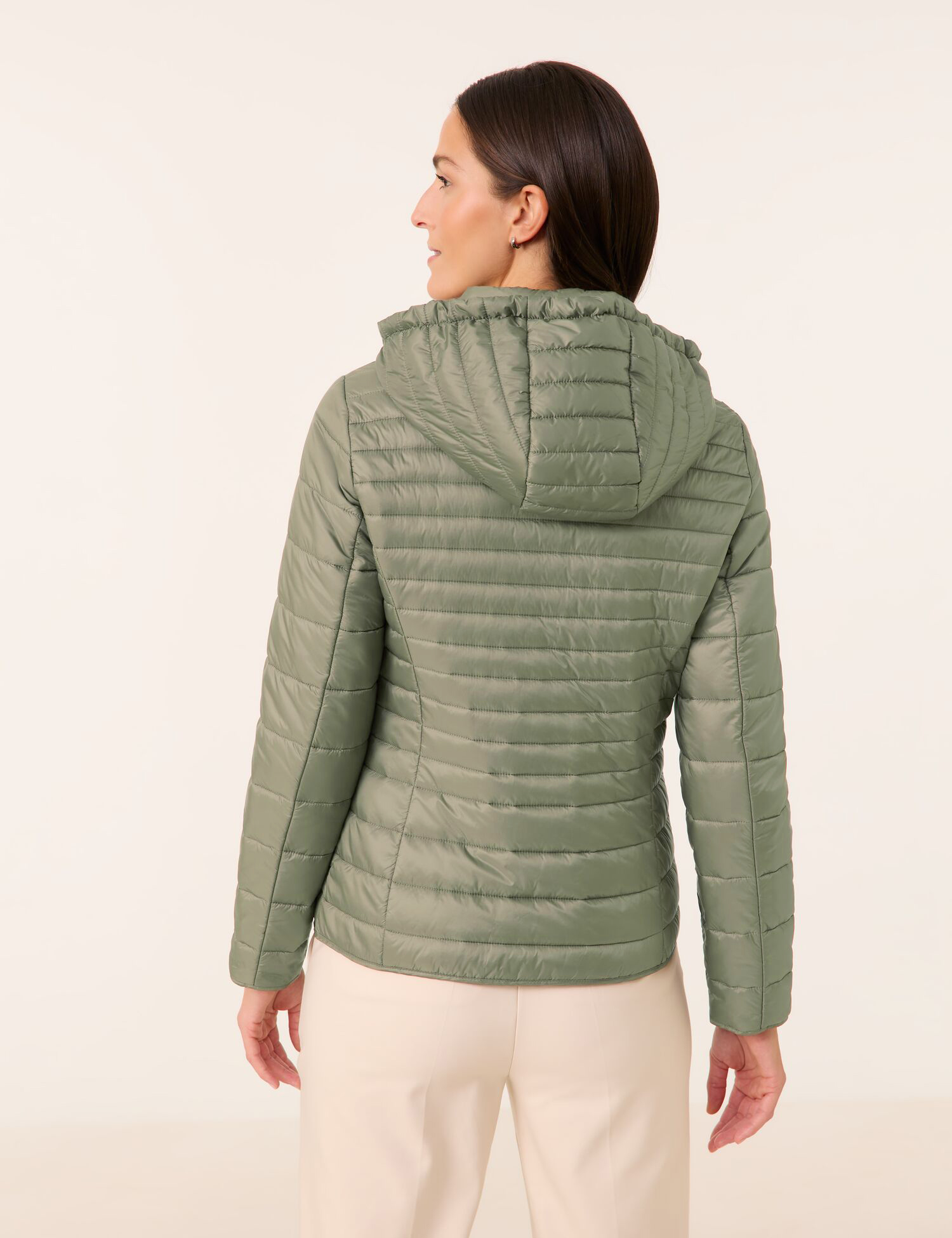 Steppjacke mit abnehmbarer Kapuze