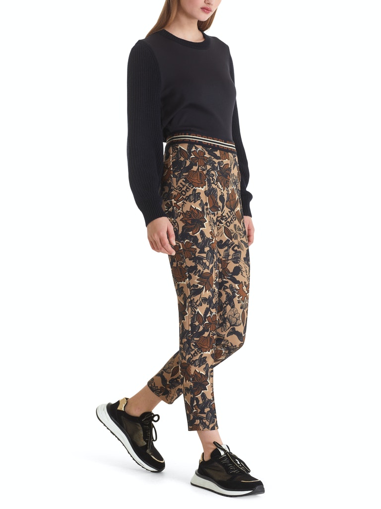 Hose mit Tattoo-Flowers