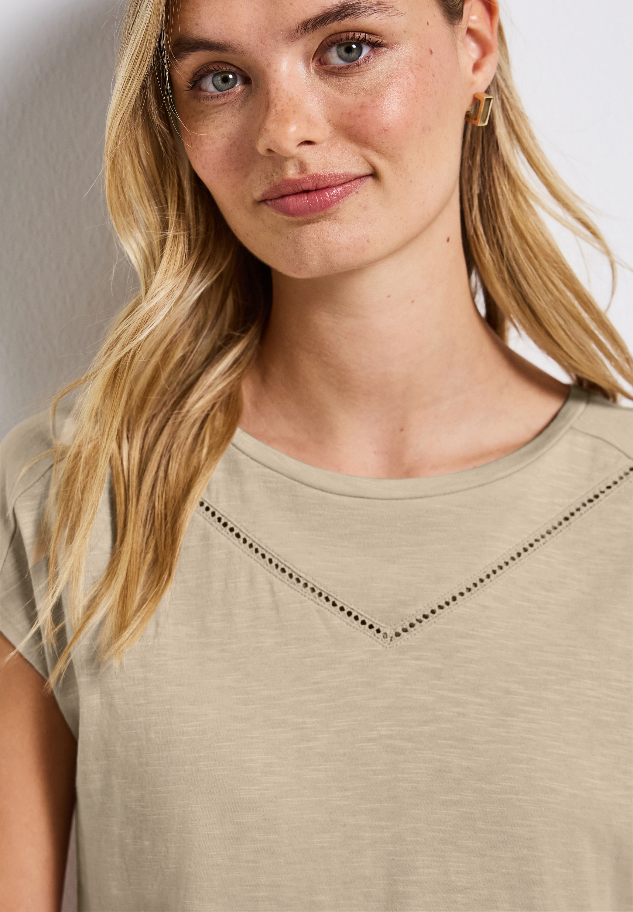Shirt mit Dekotape Shirt mit Dekotape
