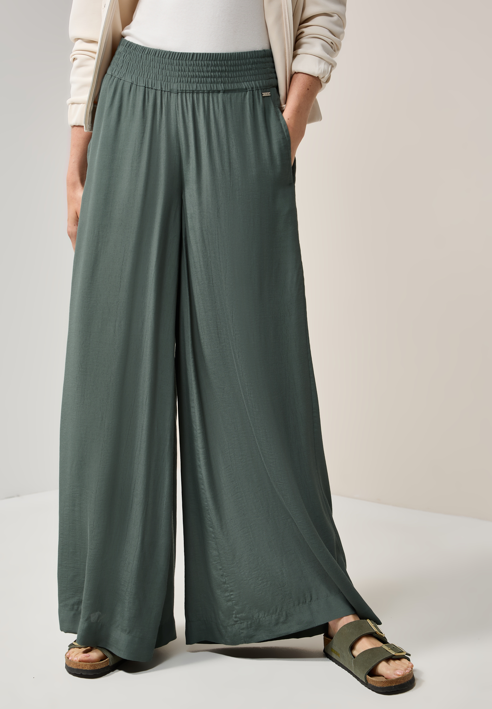 Wide Leg Crepe Hose