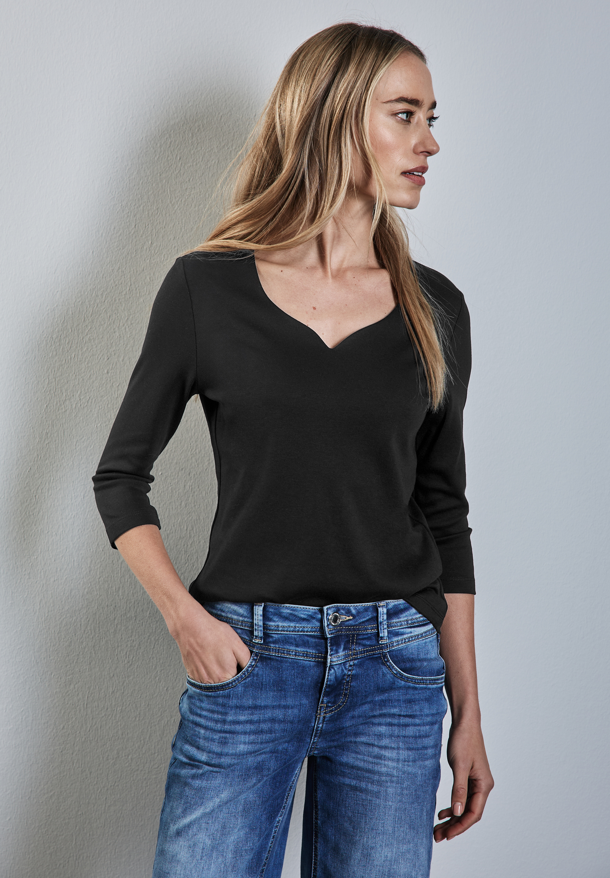 Shirt mit Herzausschnitt