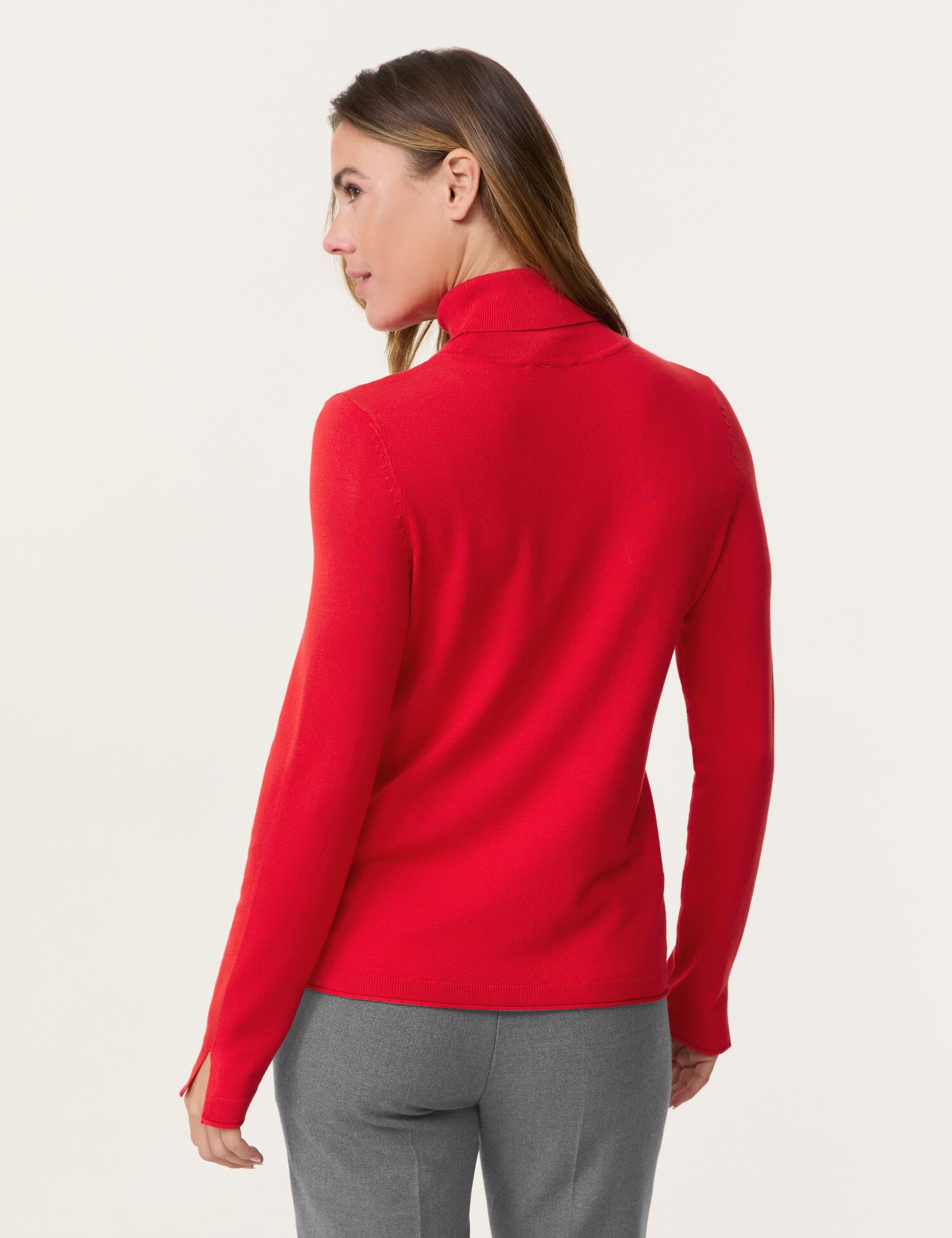 Softer Rollkragenpullover mit Armschlitzen