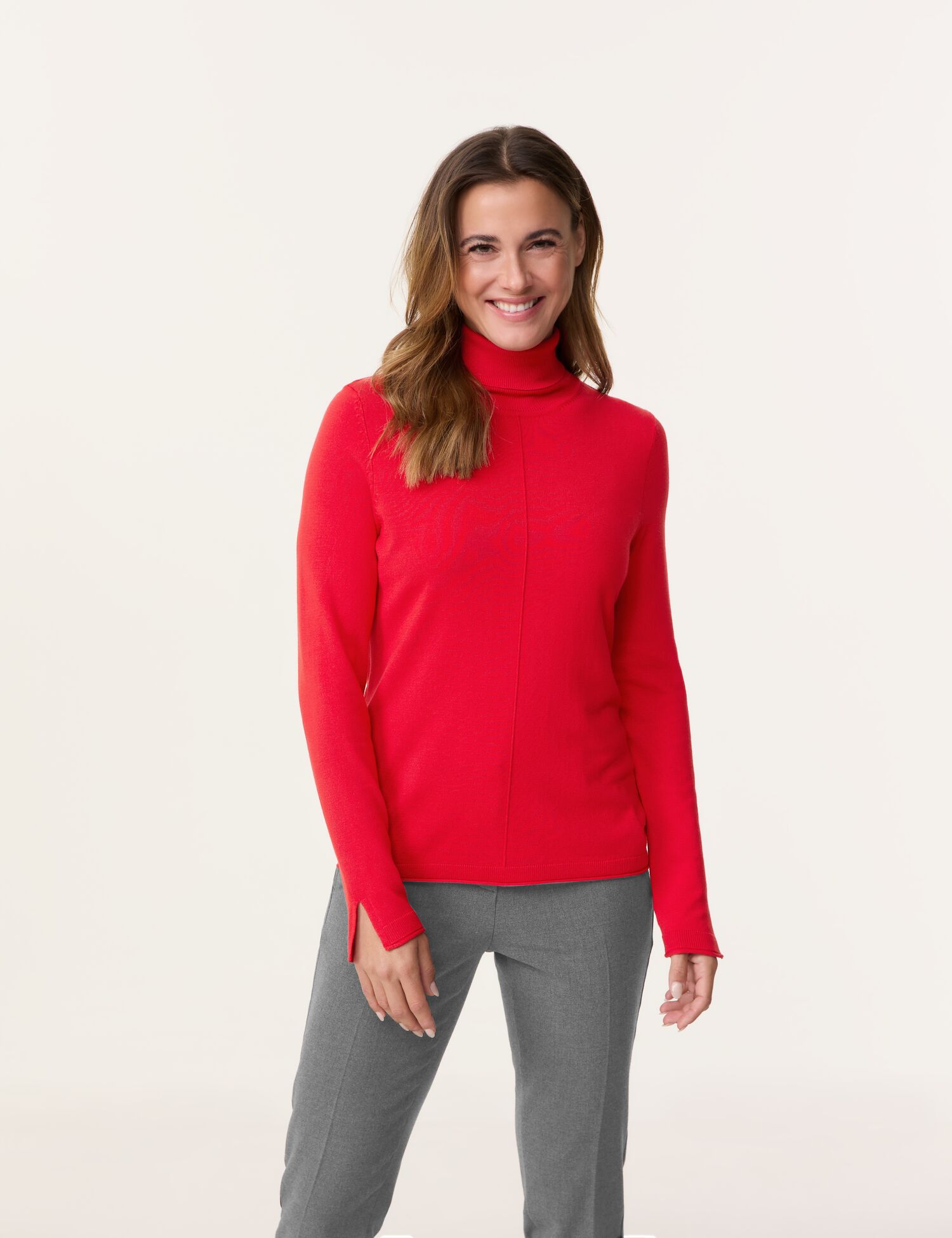Softer Rollkragenpullover mit Armschlitzen