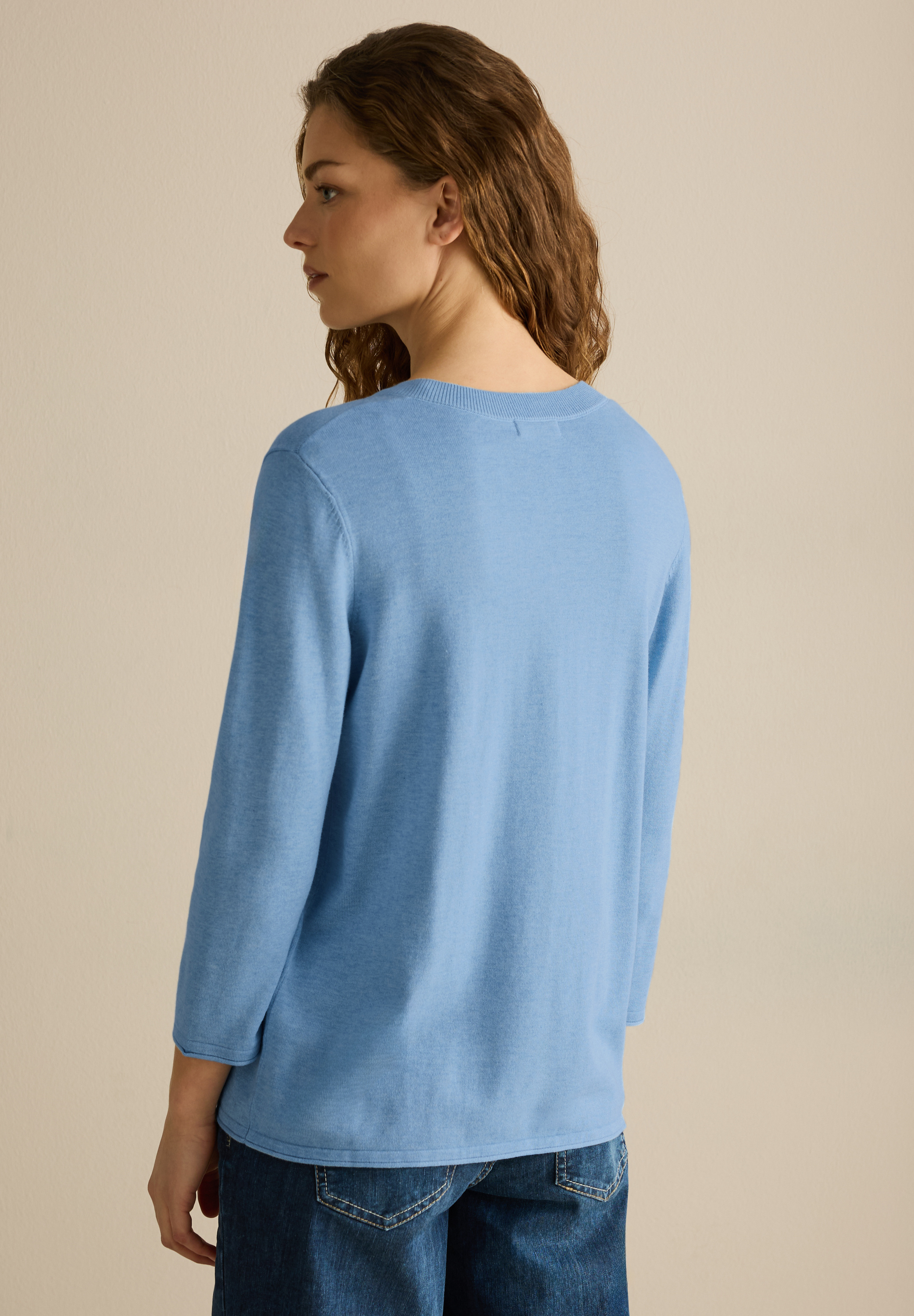V-Neck Pullover