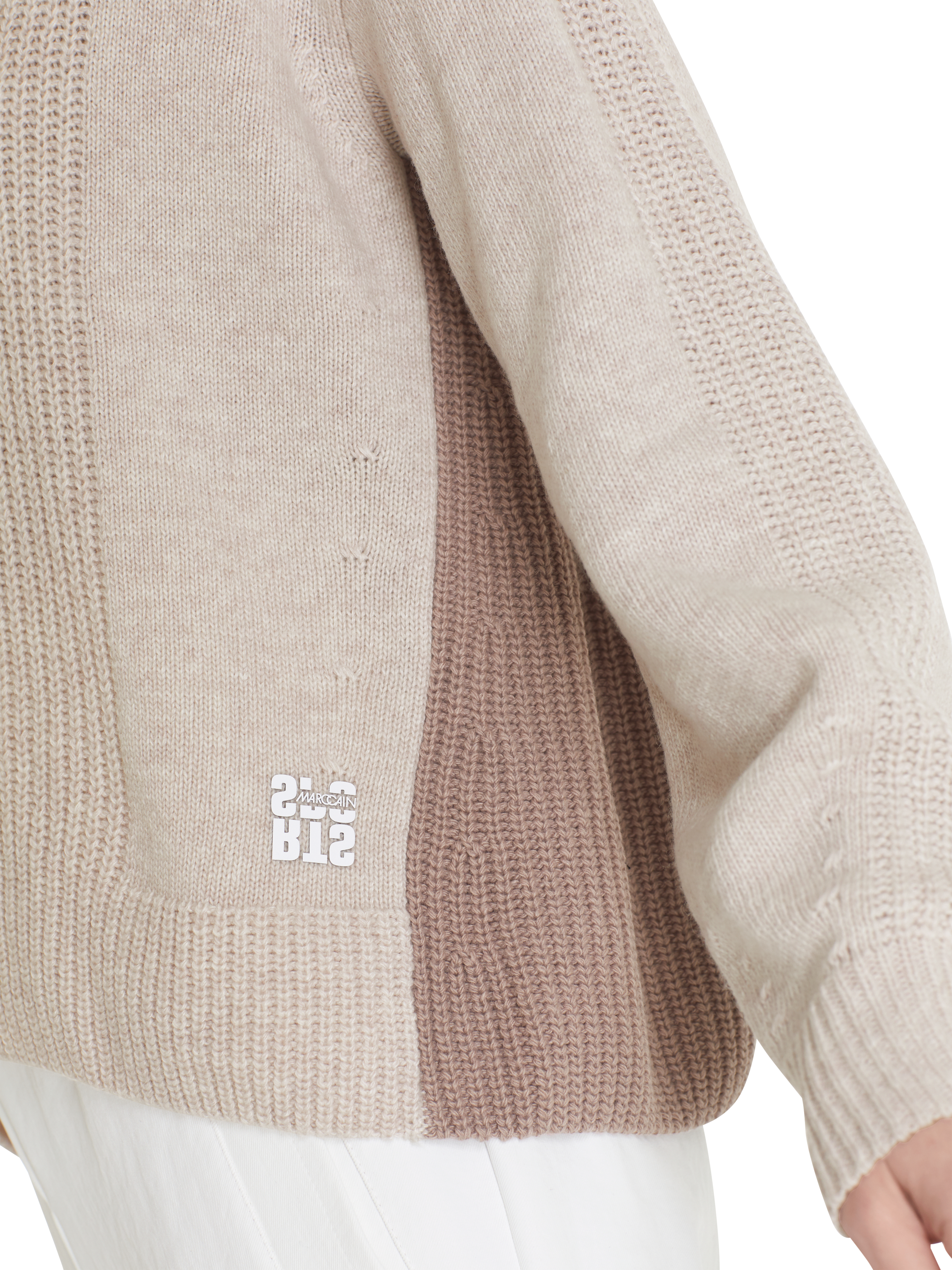 In Deutschland gestrickter Pullover