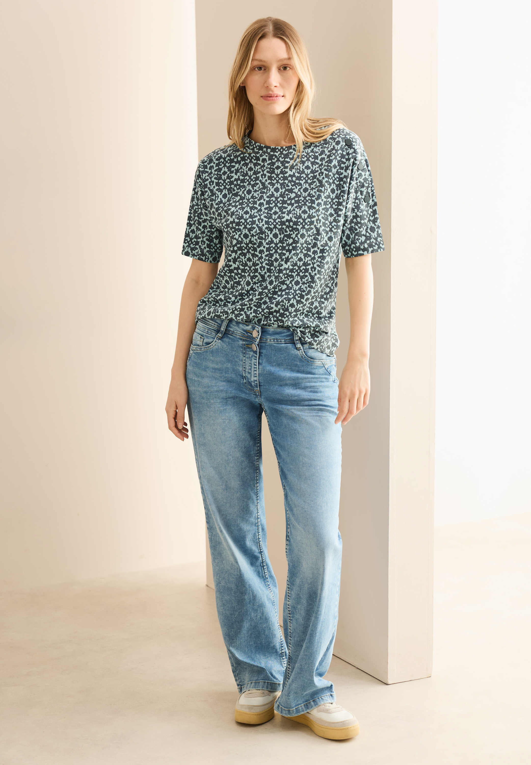 T-Shirt mit Knopfdetail