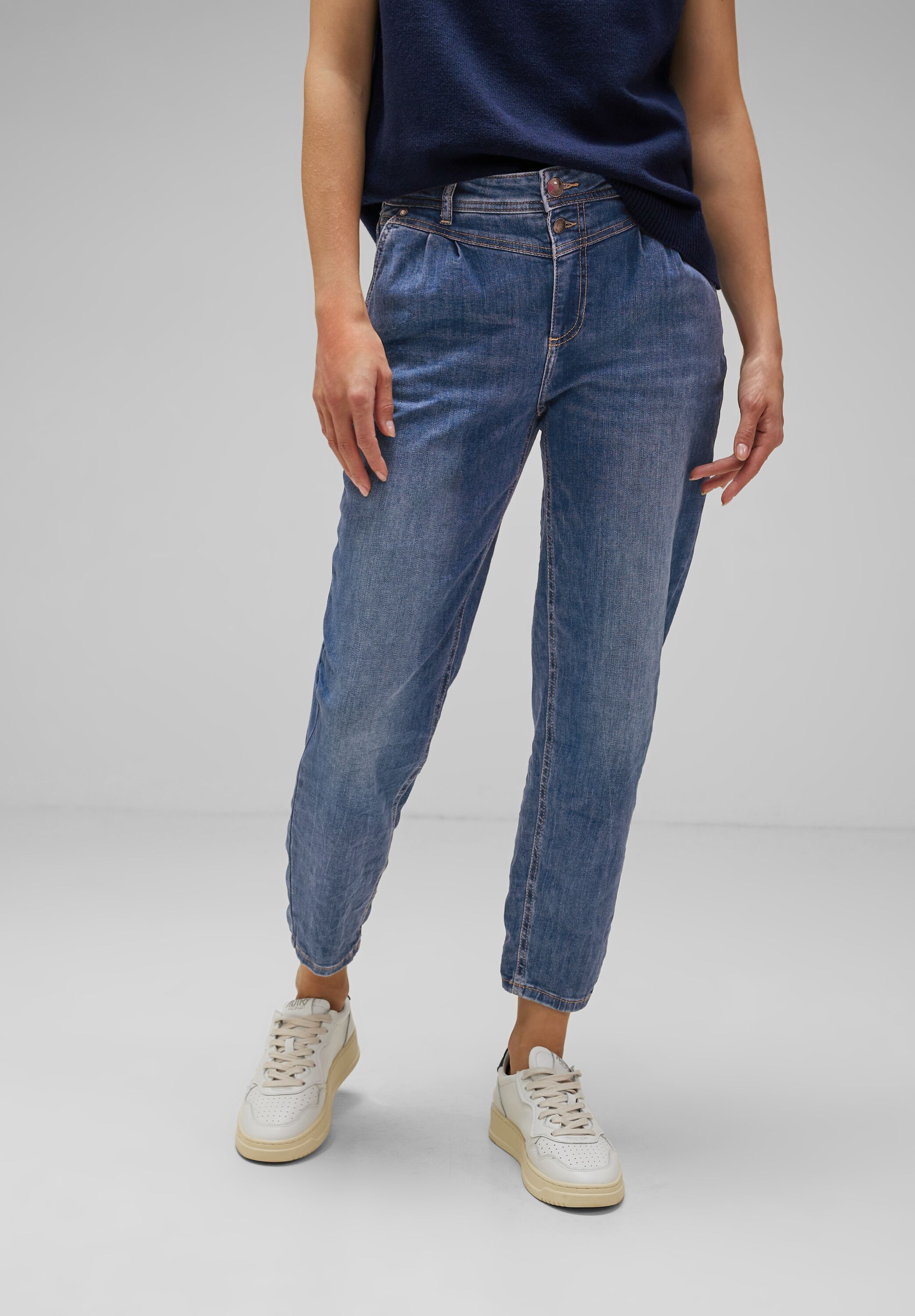 Loose Fit Balloon Jeans