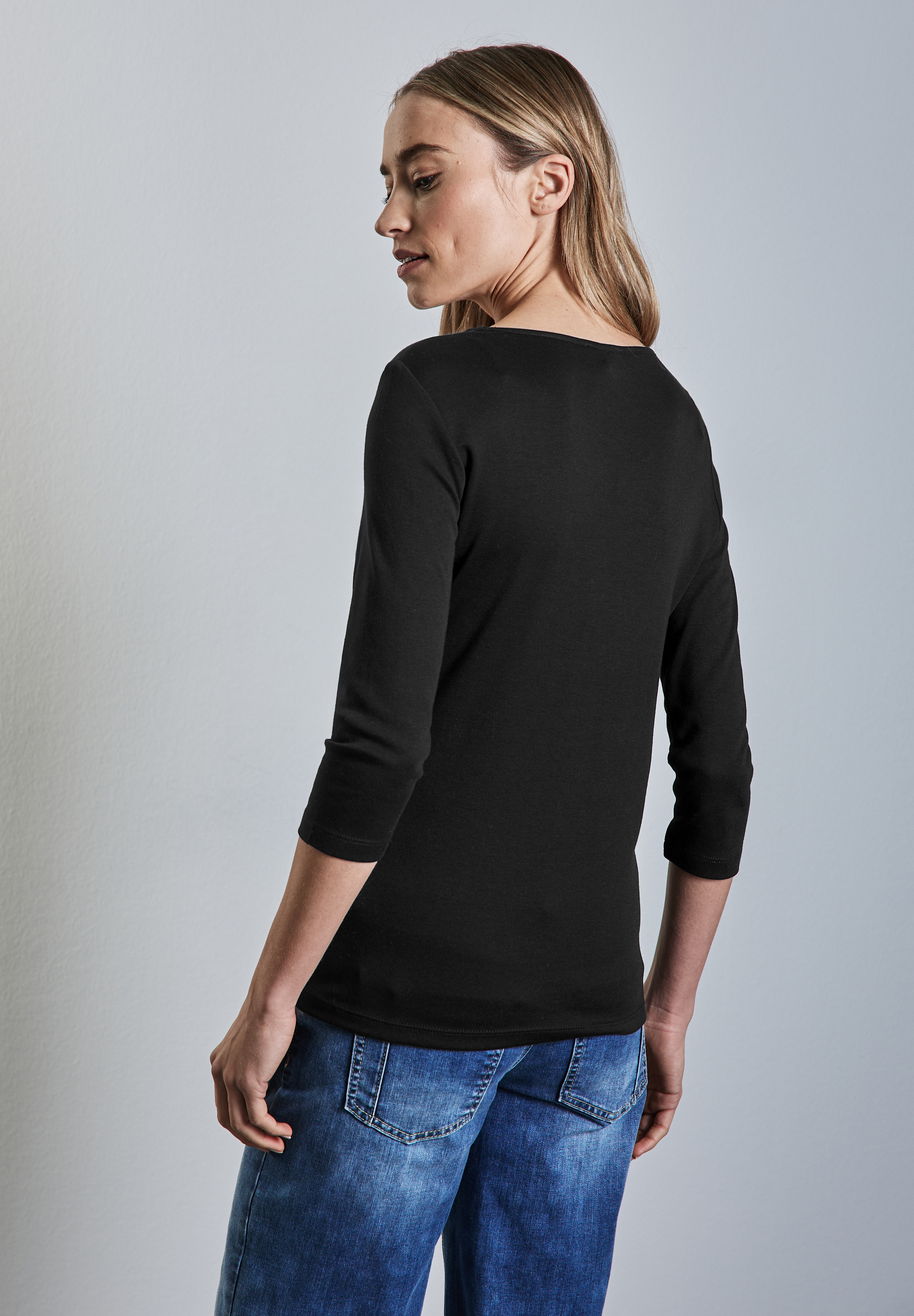 Shirt mit Herzausschnitt
