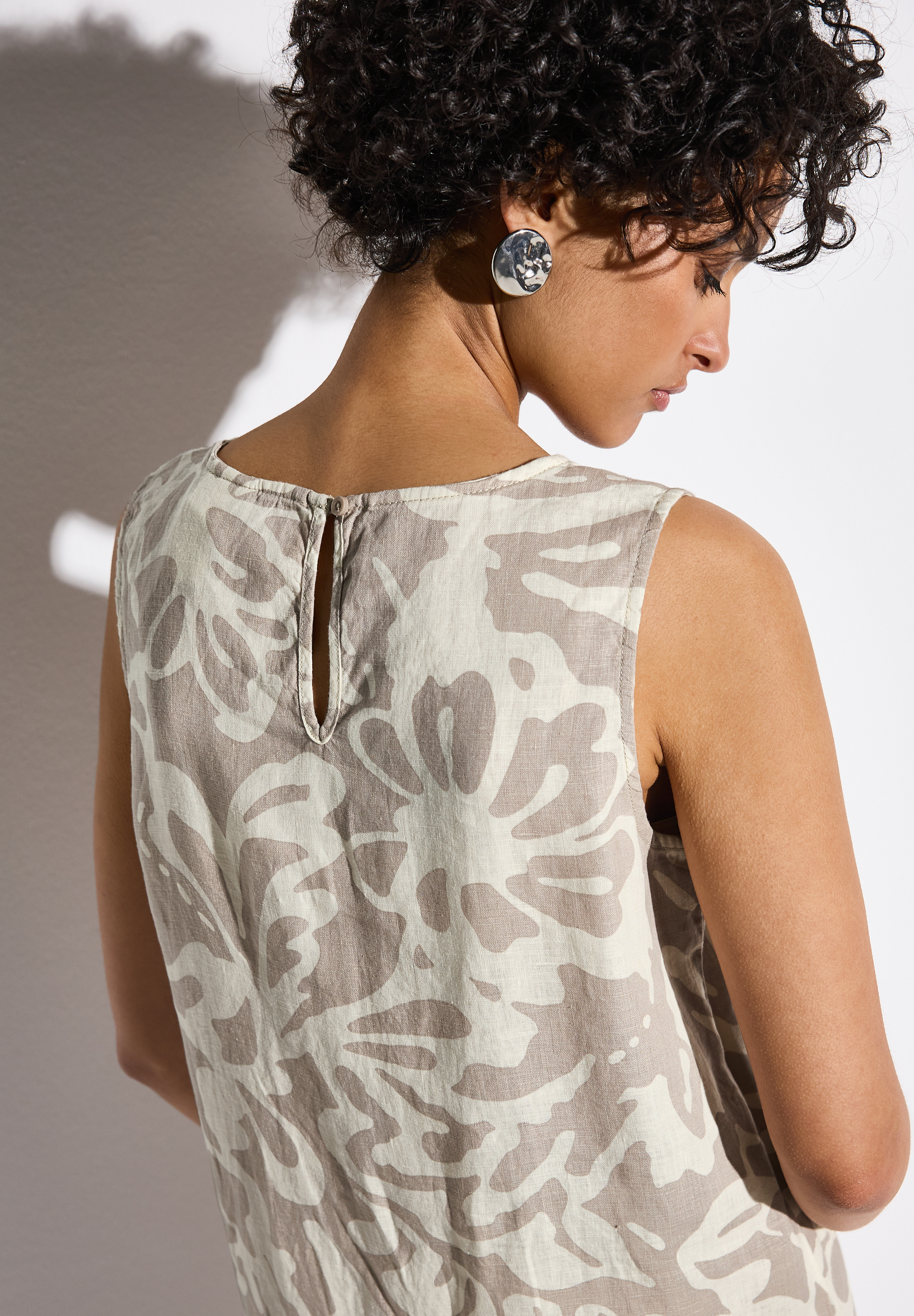 Gemustertes Volant-Kleid