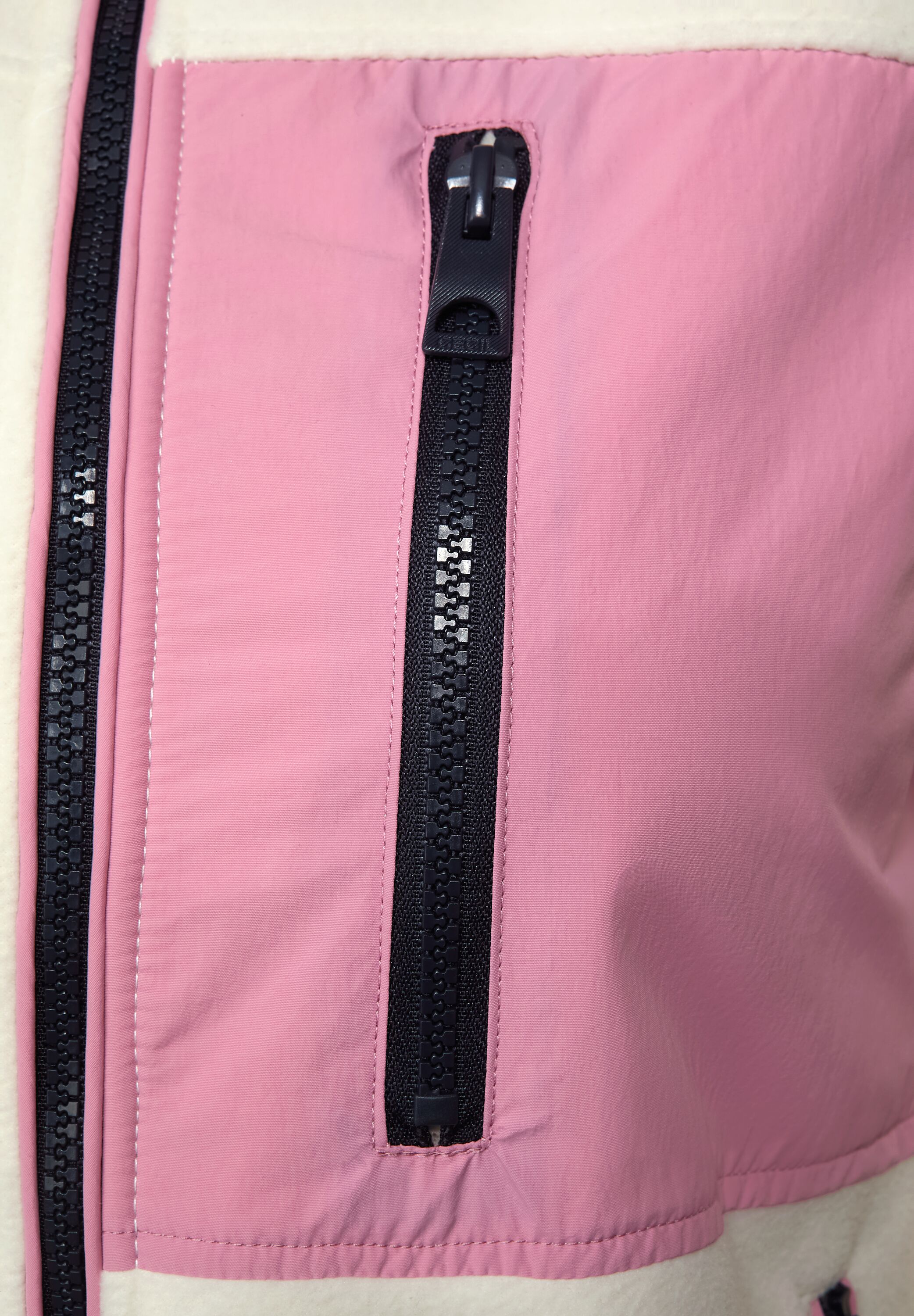 Fleecejacke im Materialmix