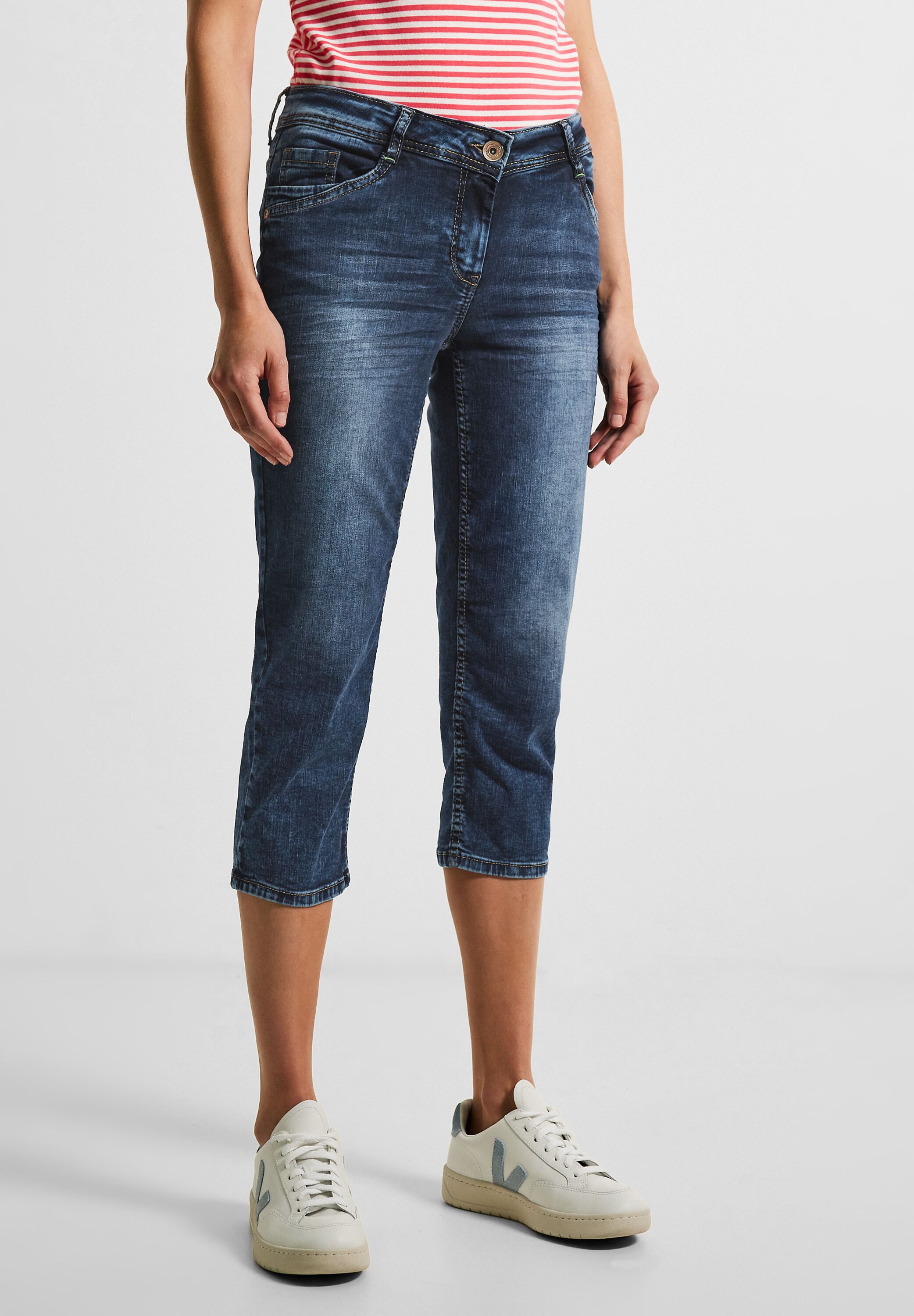 Loose Fit 3/4 Jeans