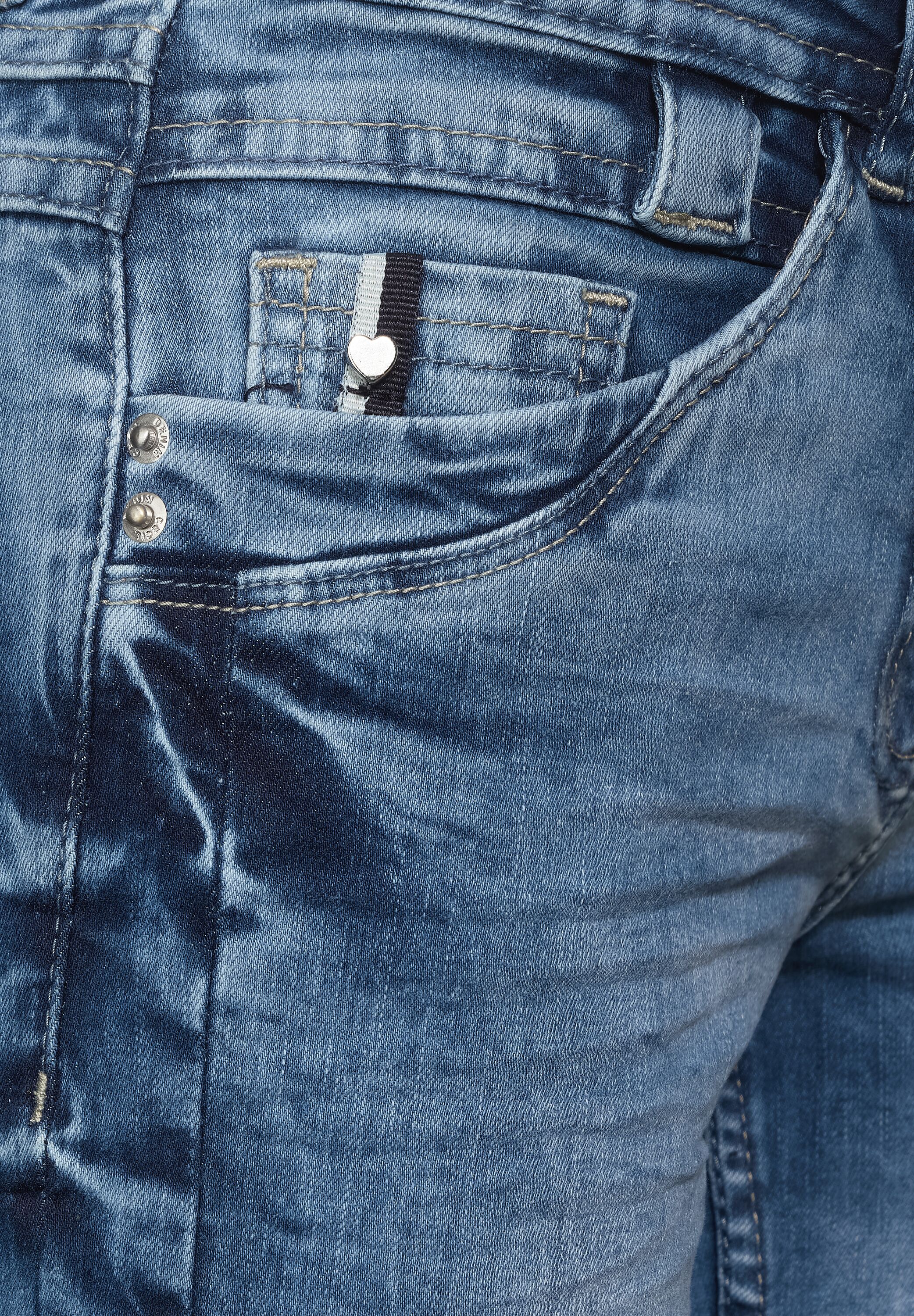 Hellblaue Loose Fit Denim