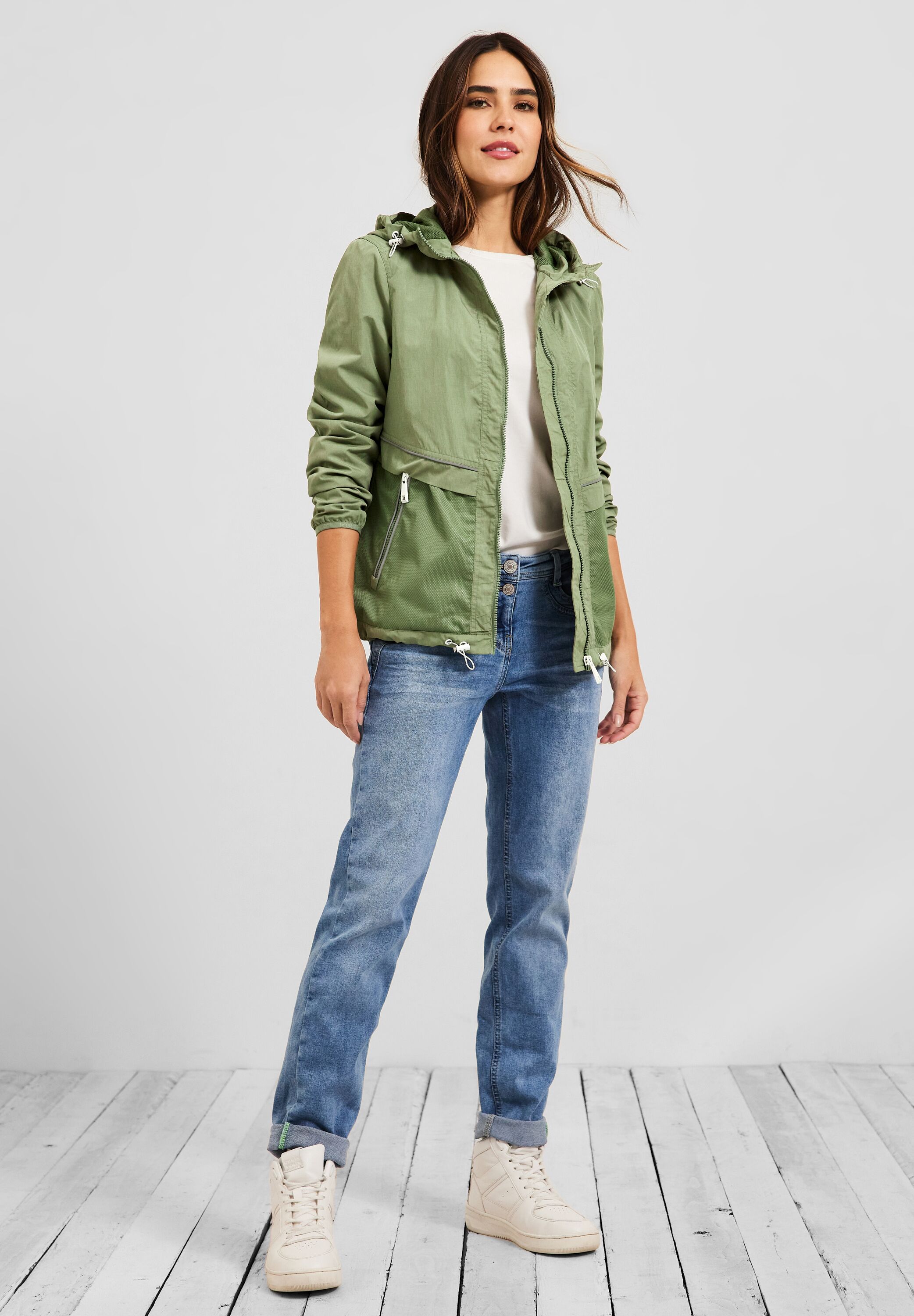 Windbreaker mit Kapuze