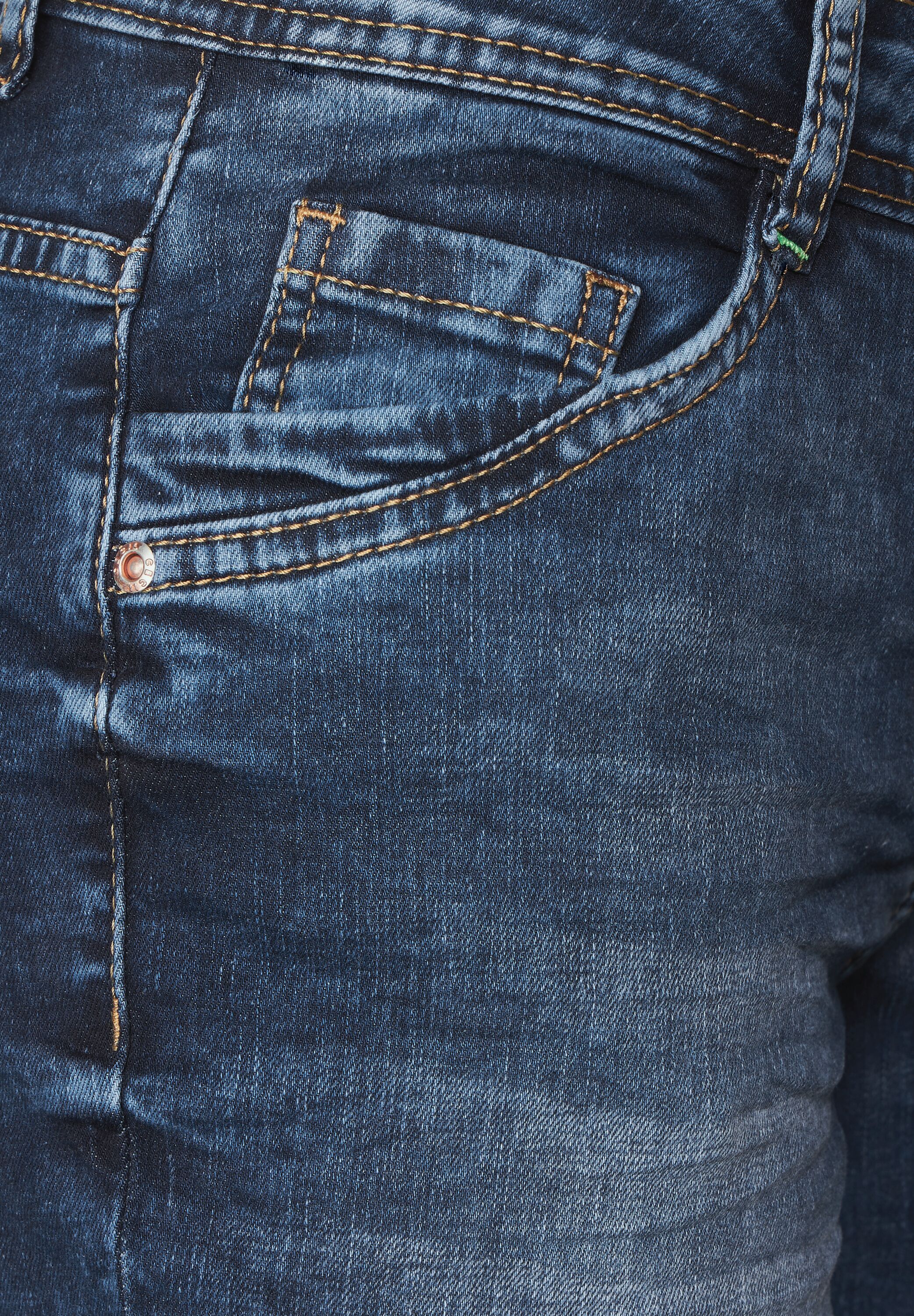 Loose Fit 3/4 Jeans