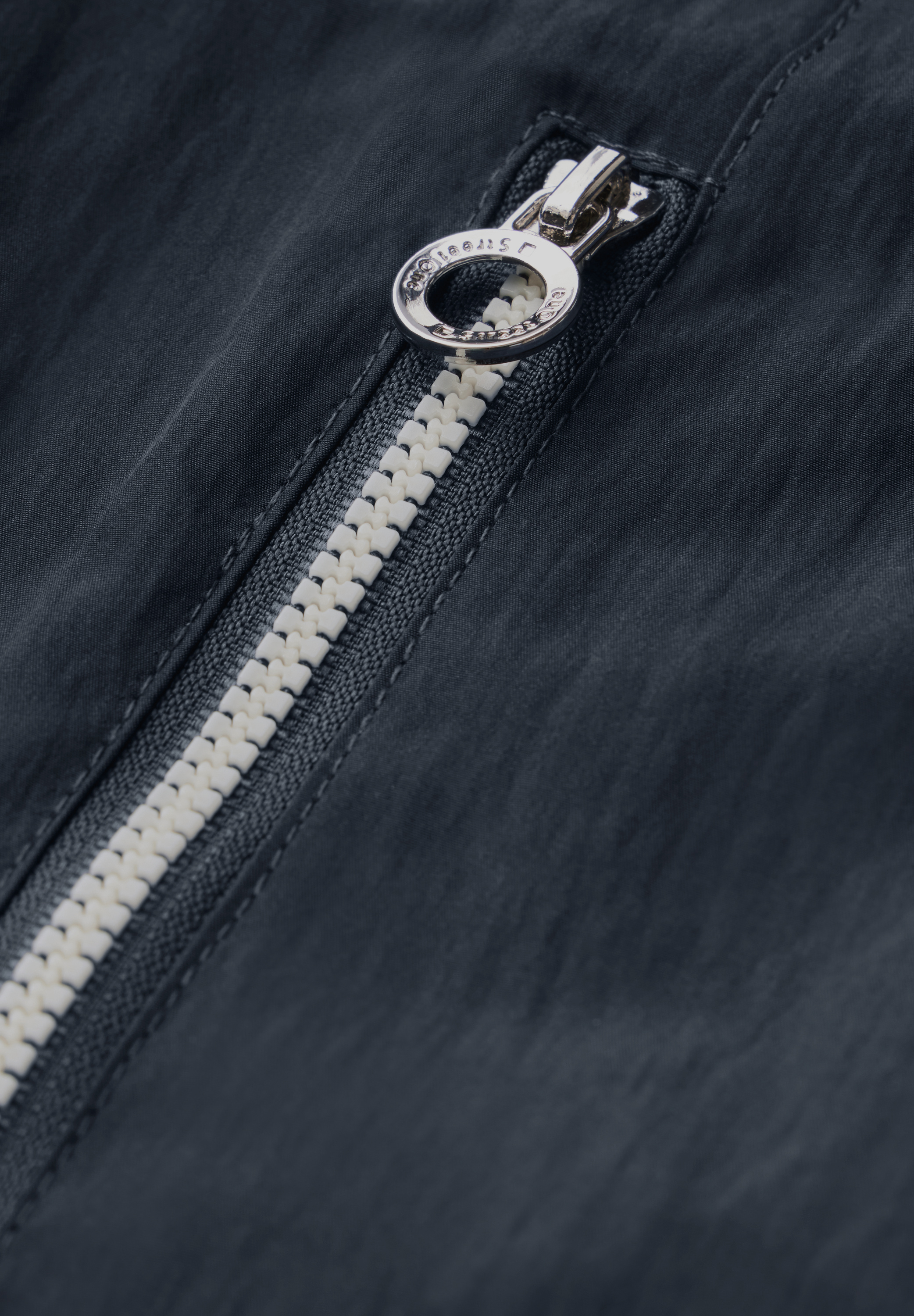 Moderner Windbreaker