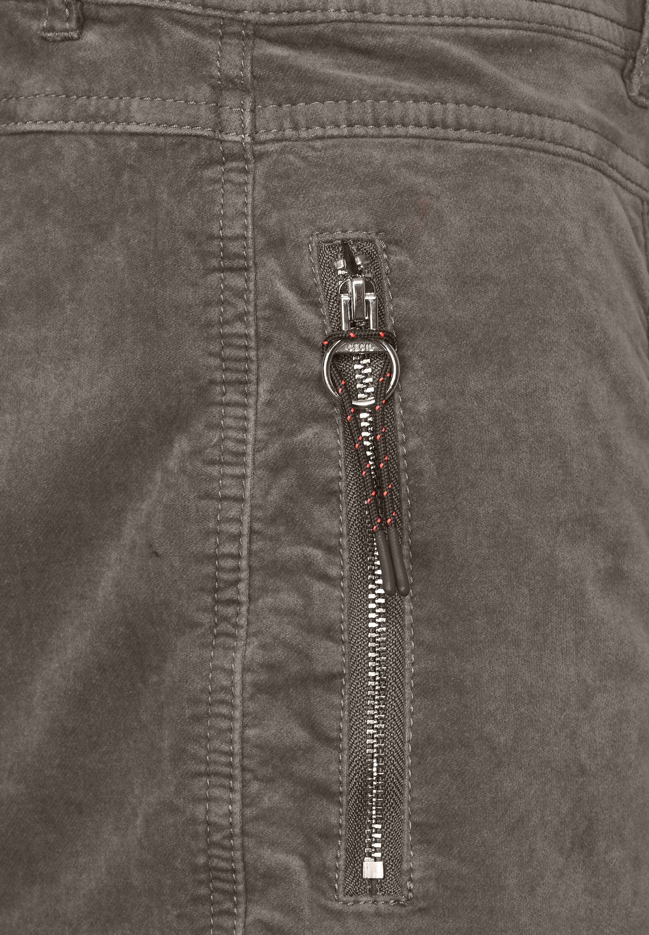 Casual Fit Hose
