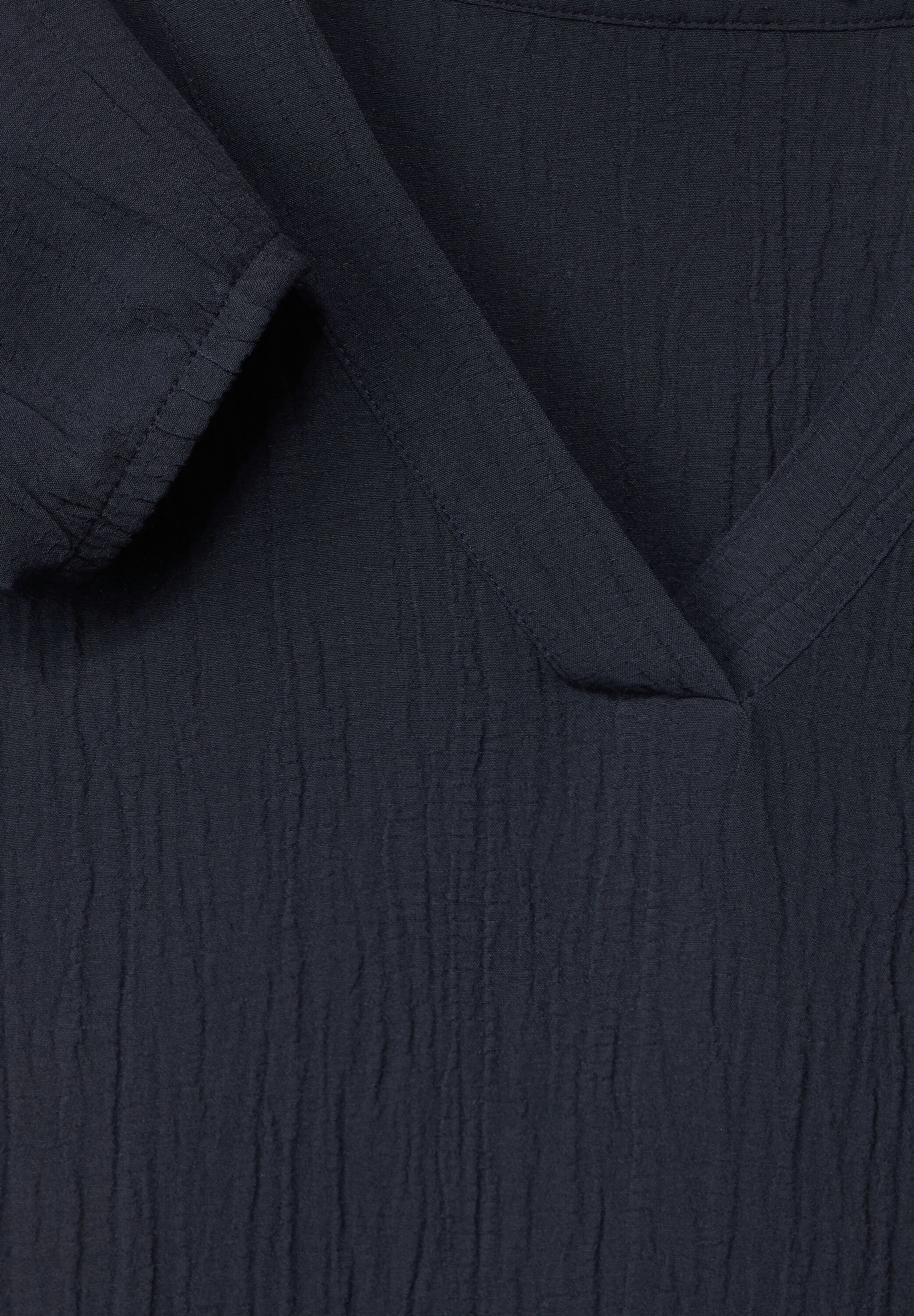 Kleid mit Struktur