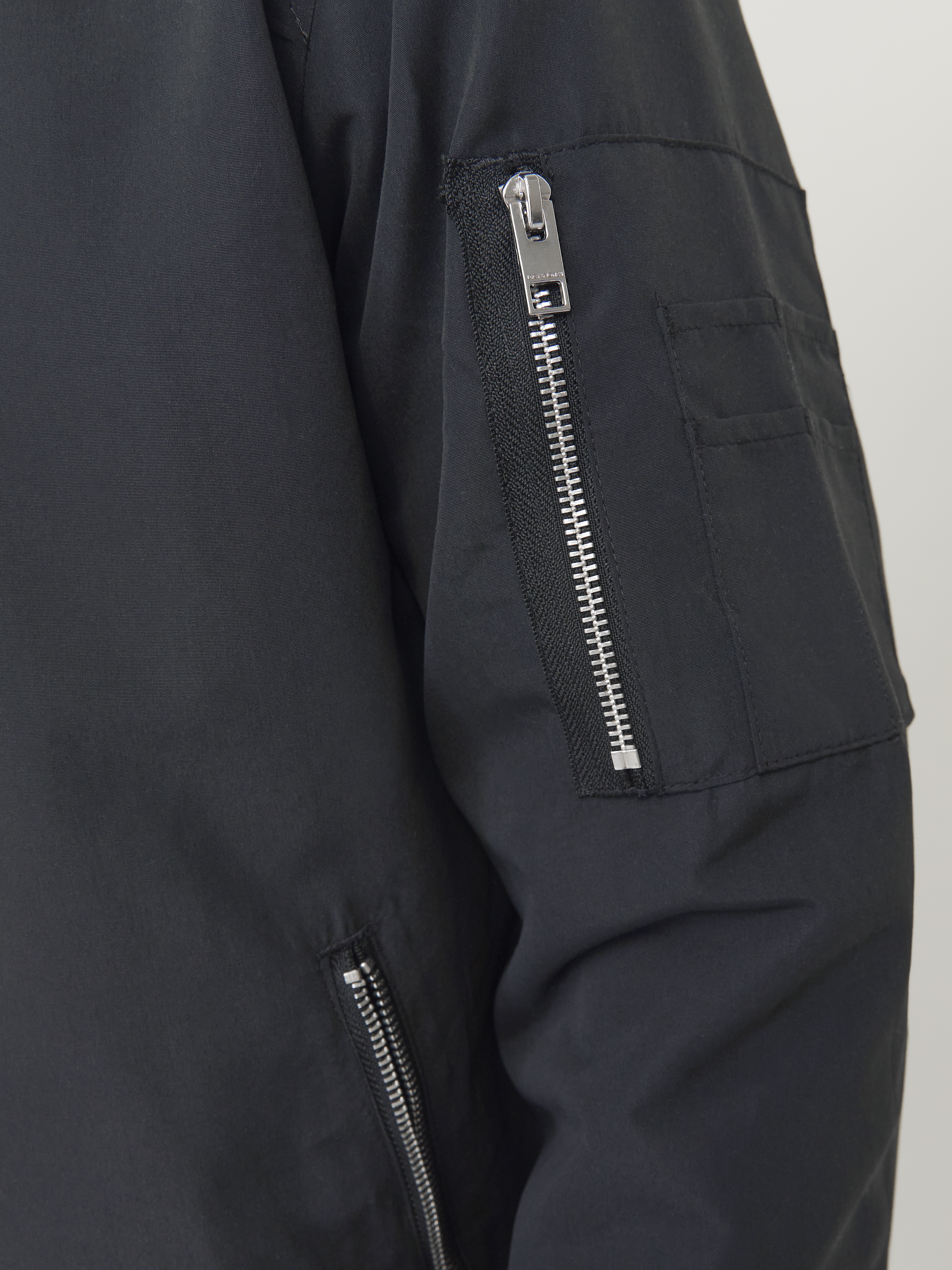 JJERUSH BOMBER NOOS