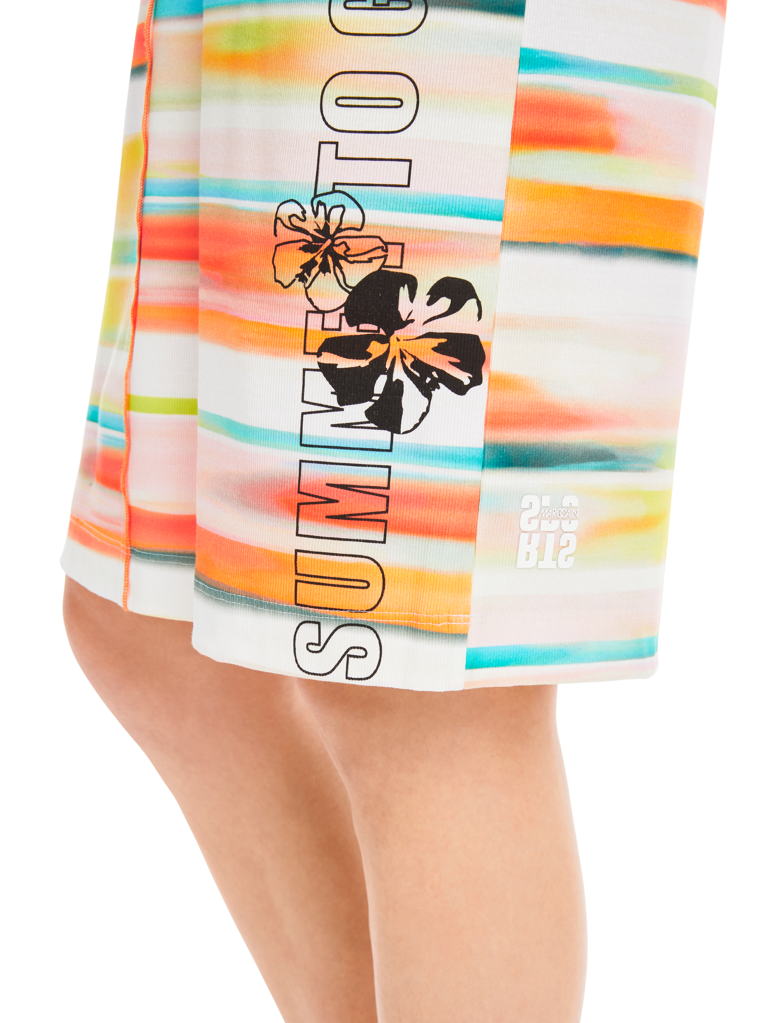 Geripptes Kleid mit Querstreifen