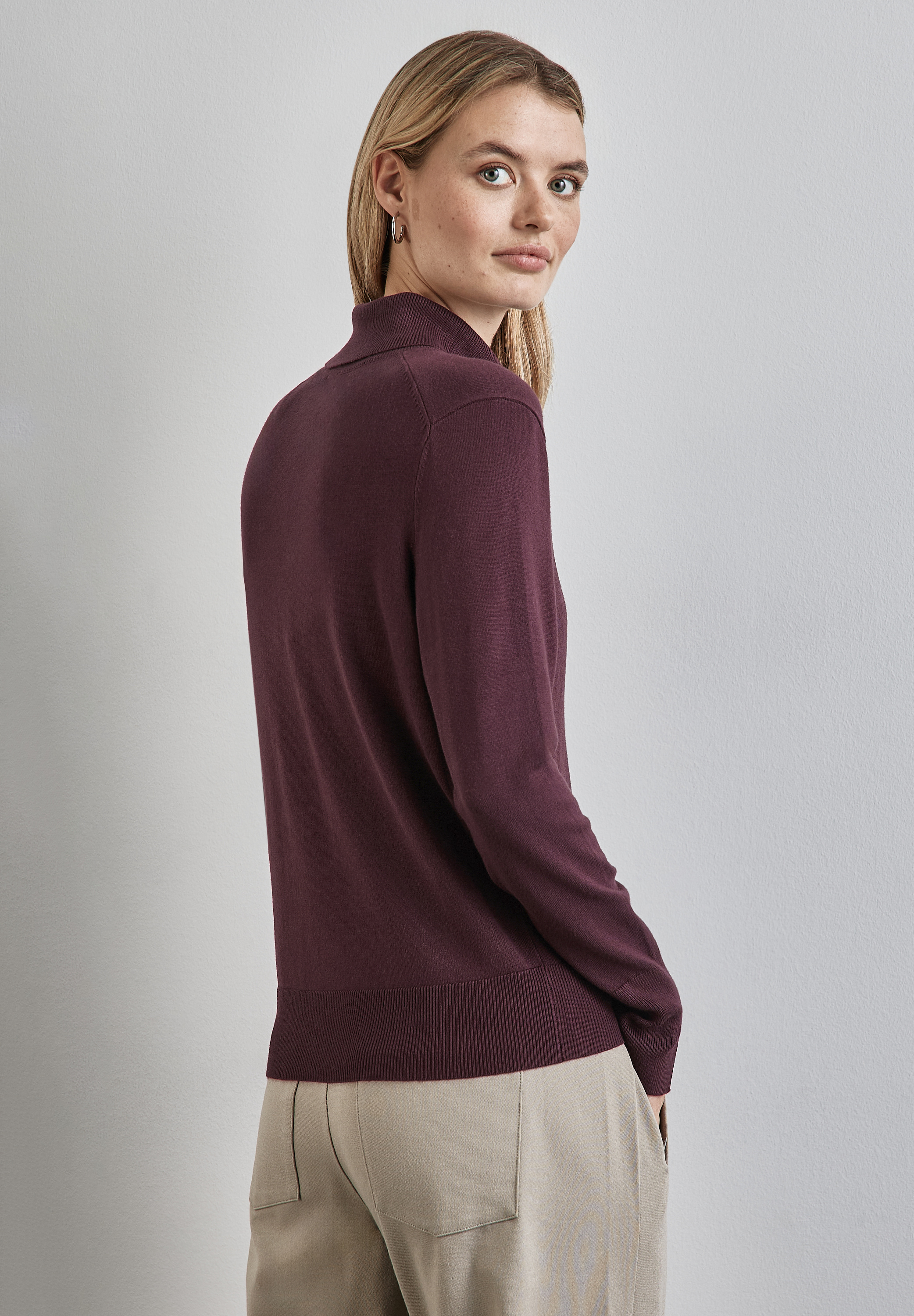 Basic Rollkragen-Pullover
