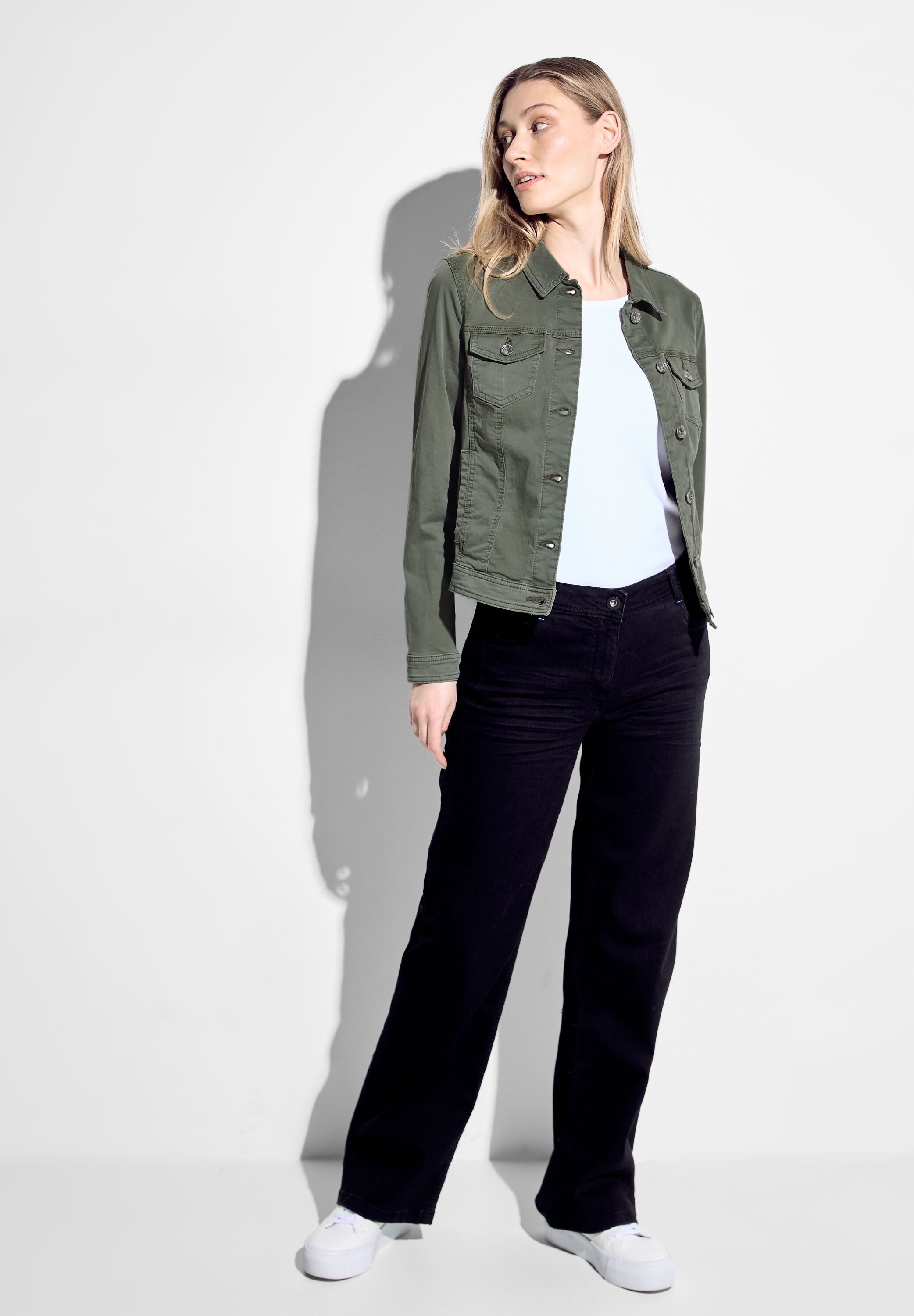Jeansjacke in Farbe