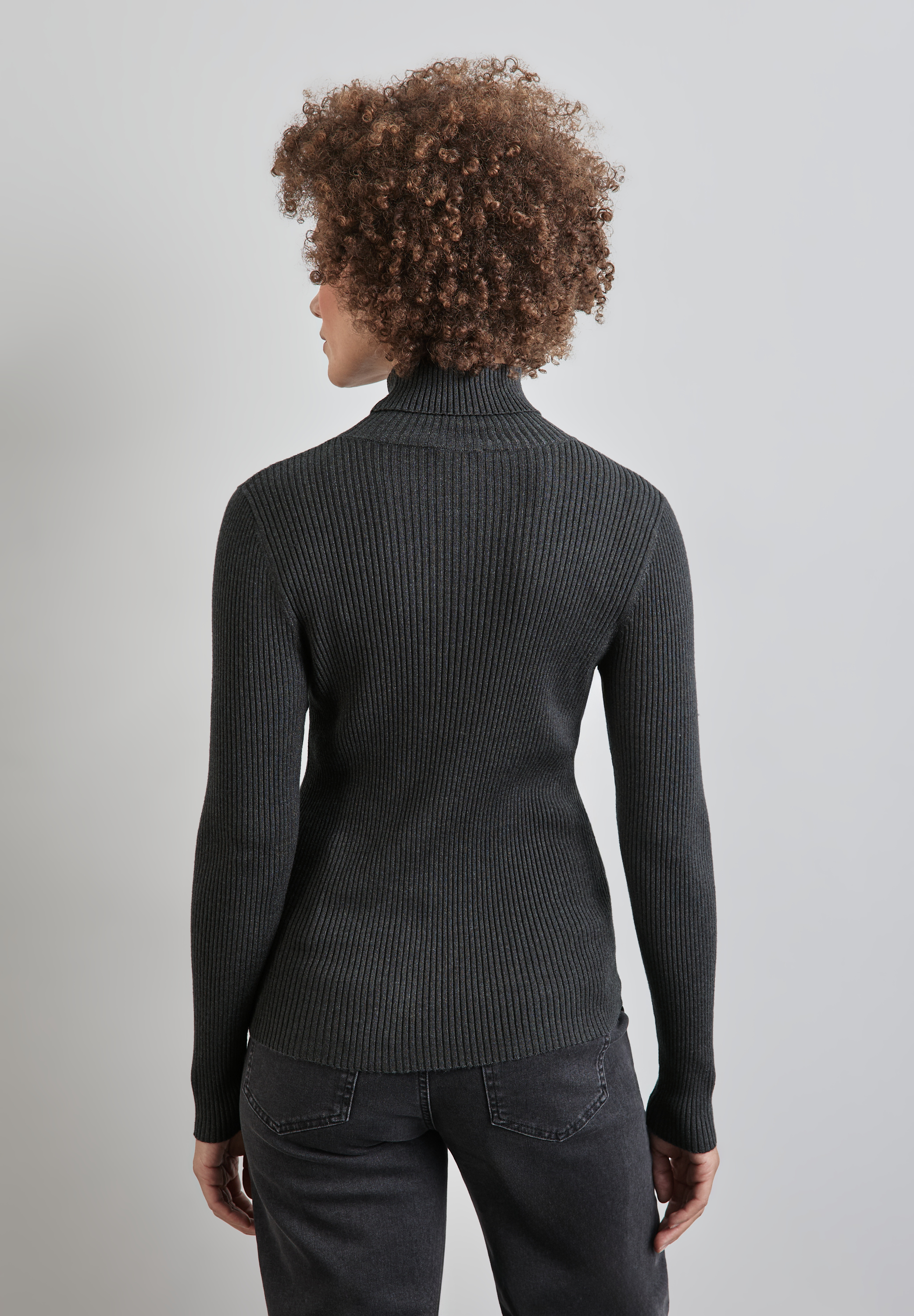 Basic Rollkragen-Pullover