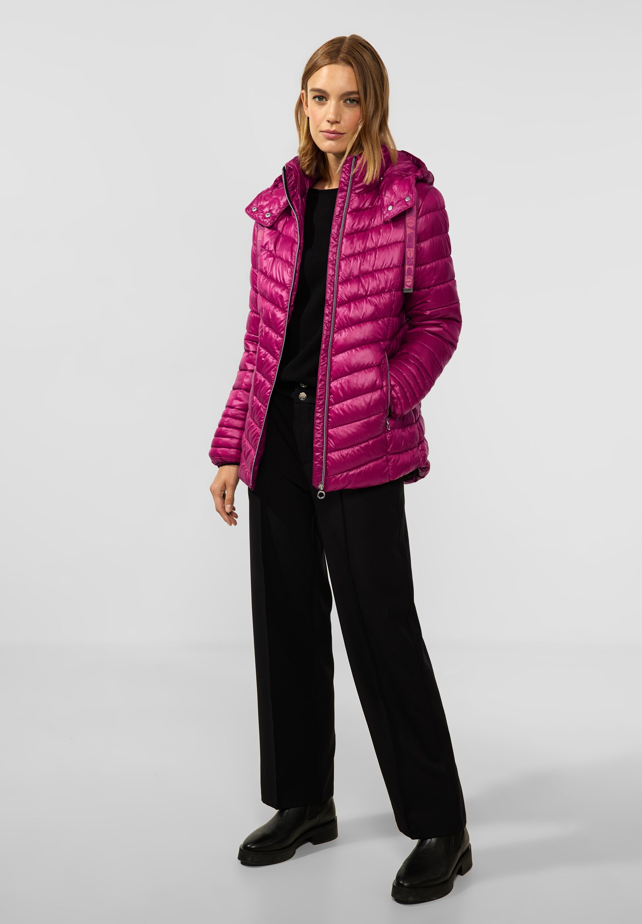 Kurze Steppjacke mit Kapuze