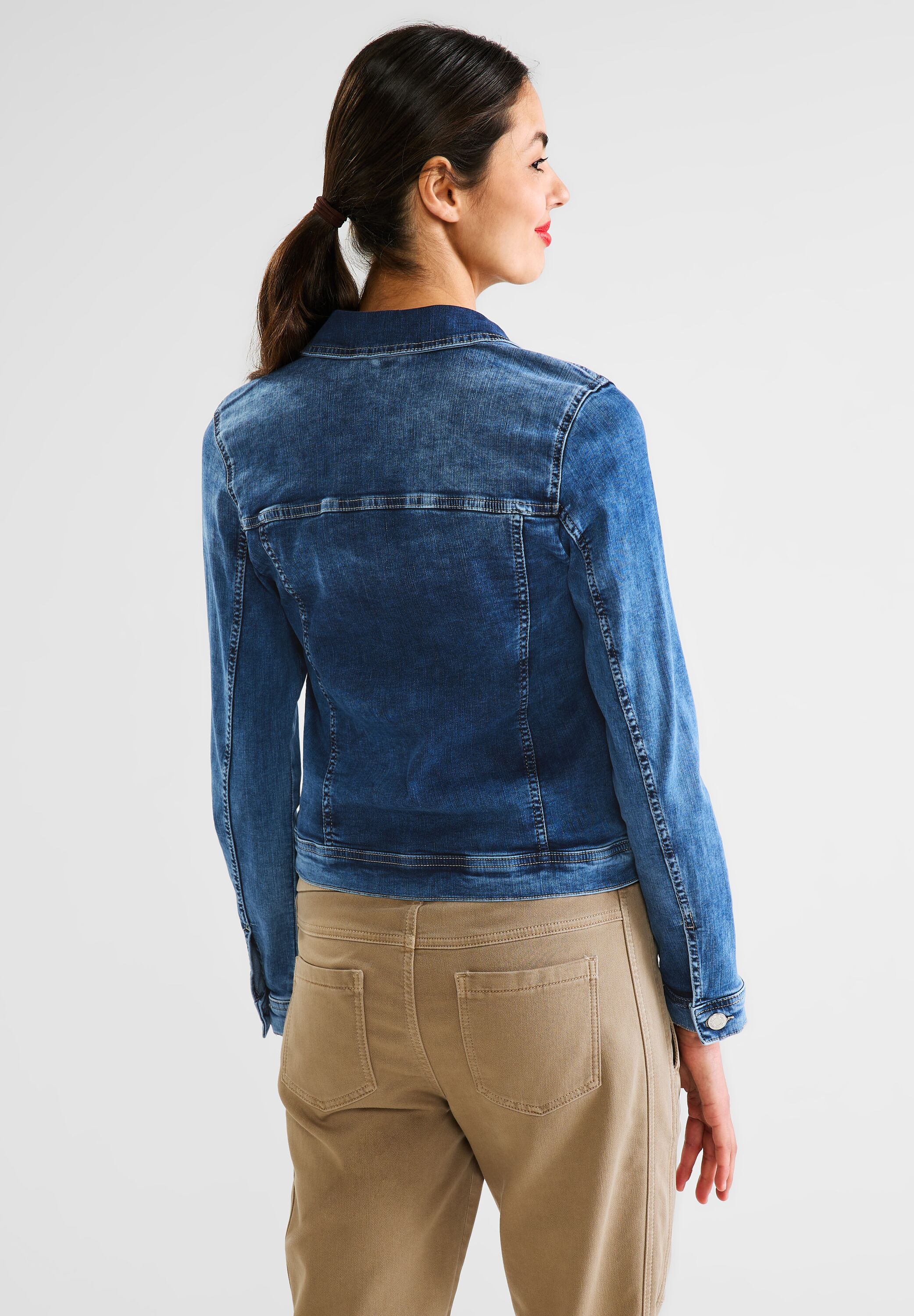 Mittelblaue Jeansjacke