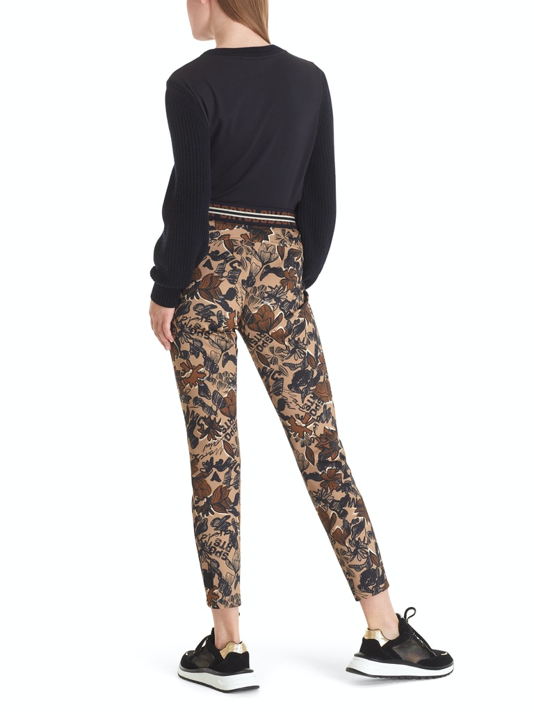 Hose mit Tattoo-Flowers