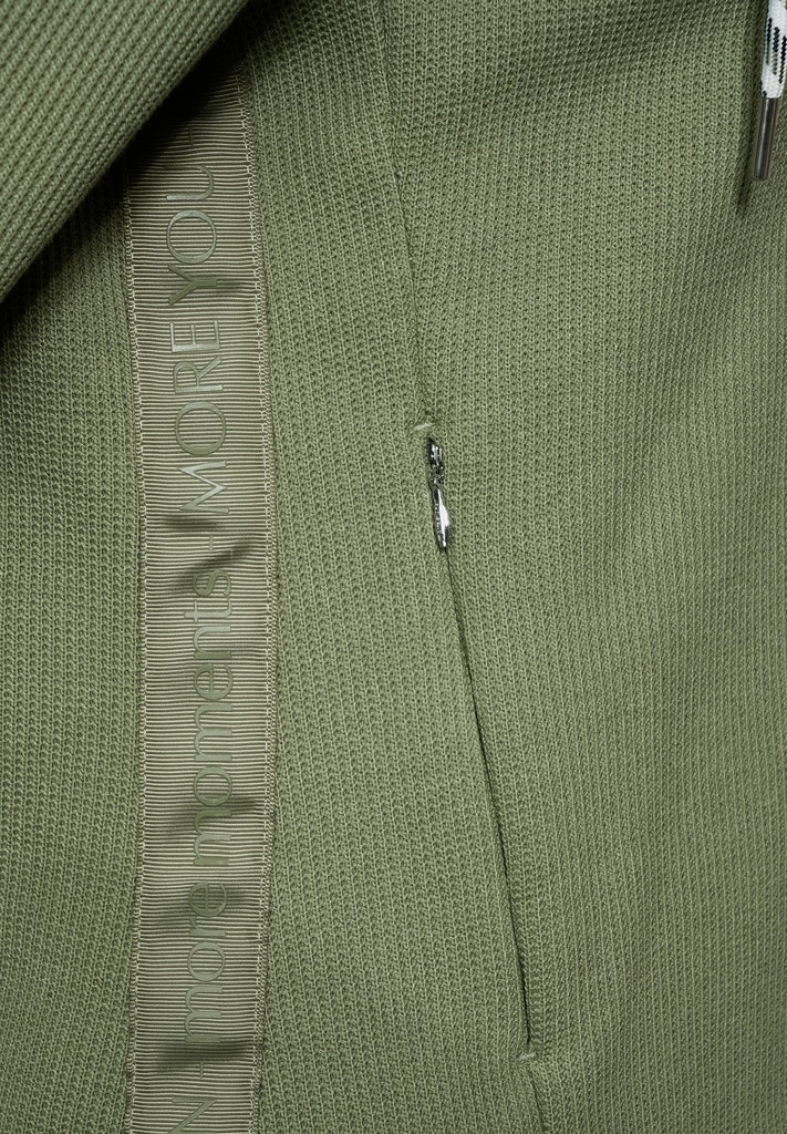 Sweatjacke im Hoodie Style