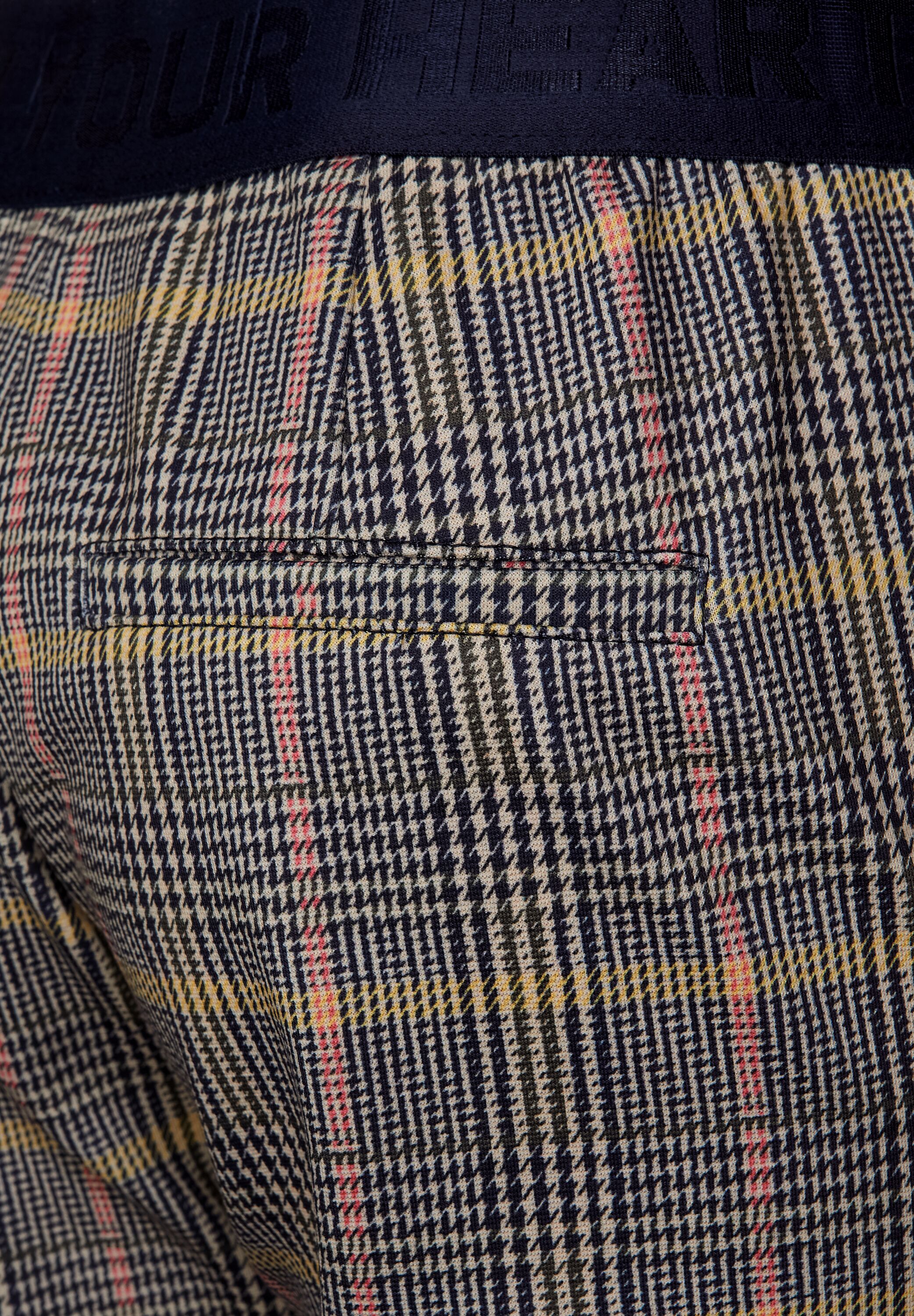 Casual Fit Hose in Glencheck