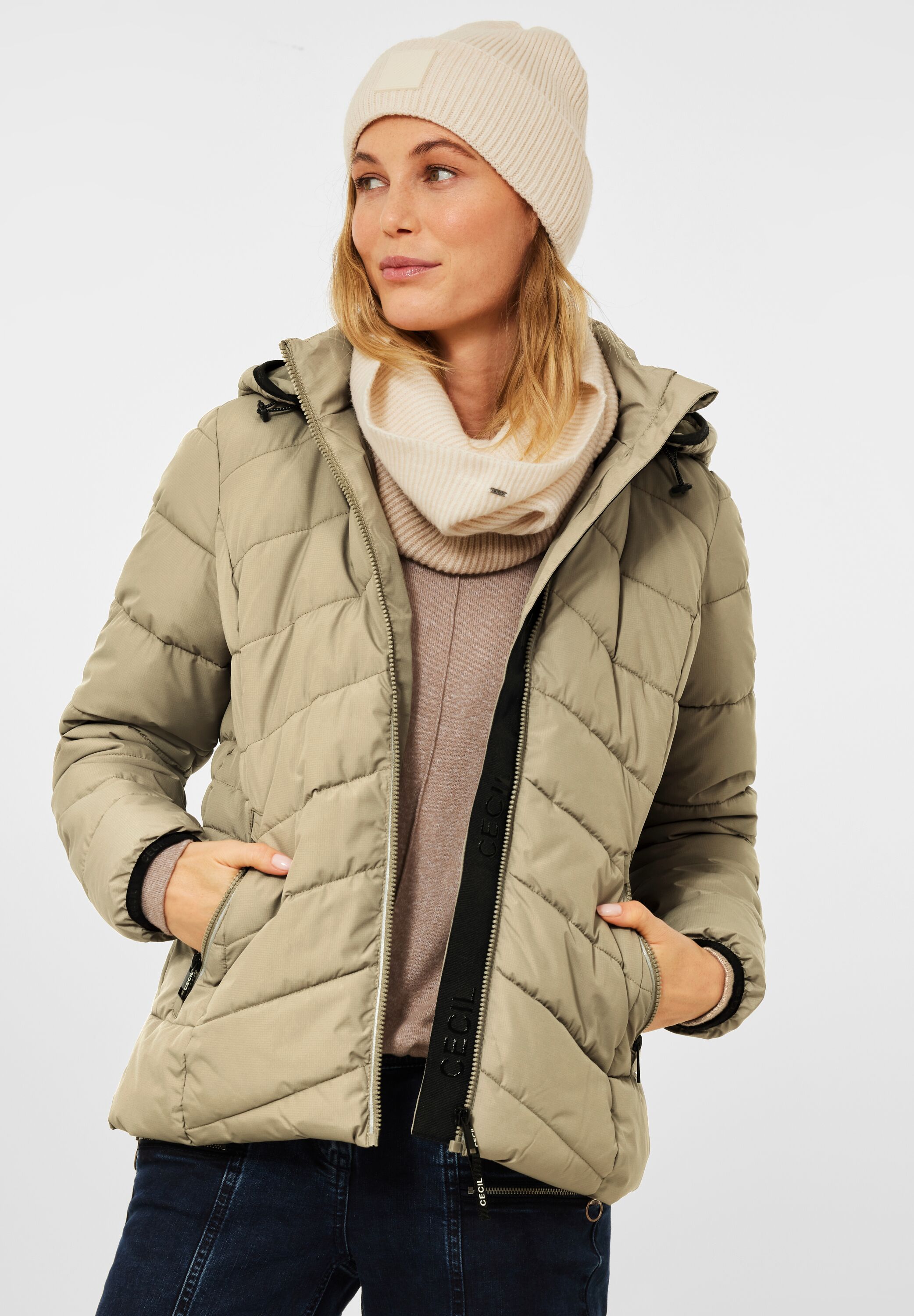 Steppjacke mit Kapuze