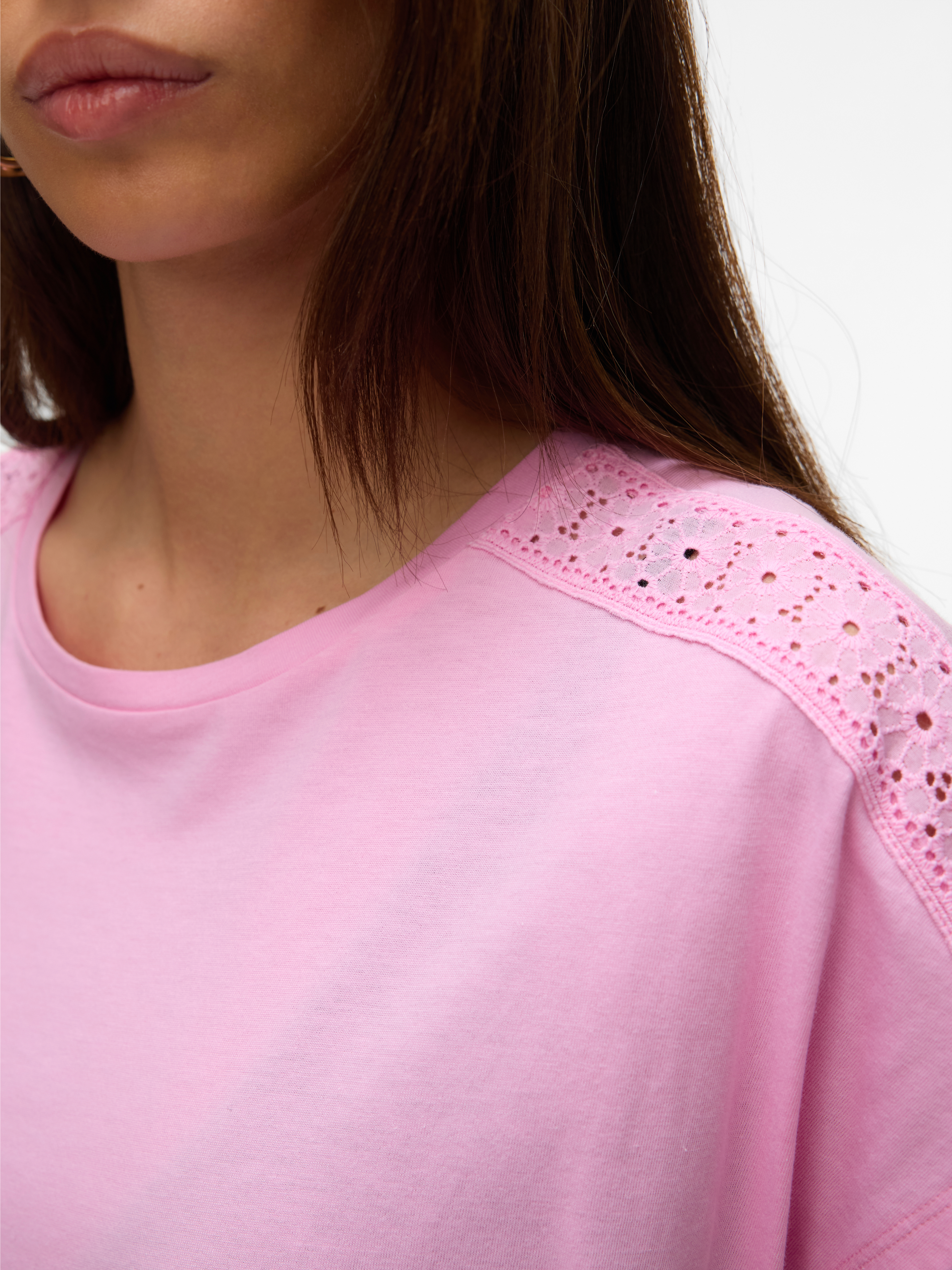 VMEMMY SS LACE TAPE TOP JRS NOOS
