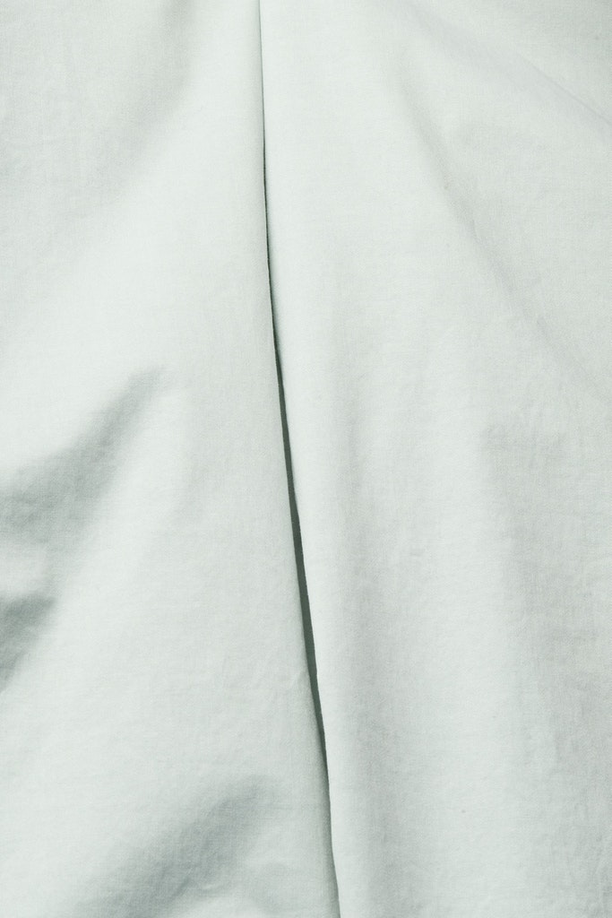 Chino mit geflochtenem Gürtel