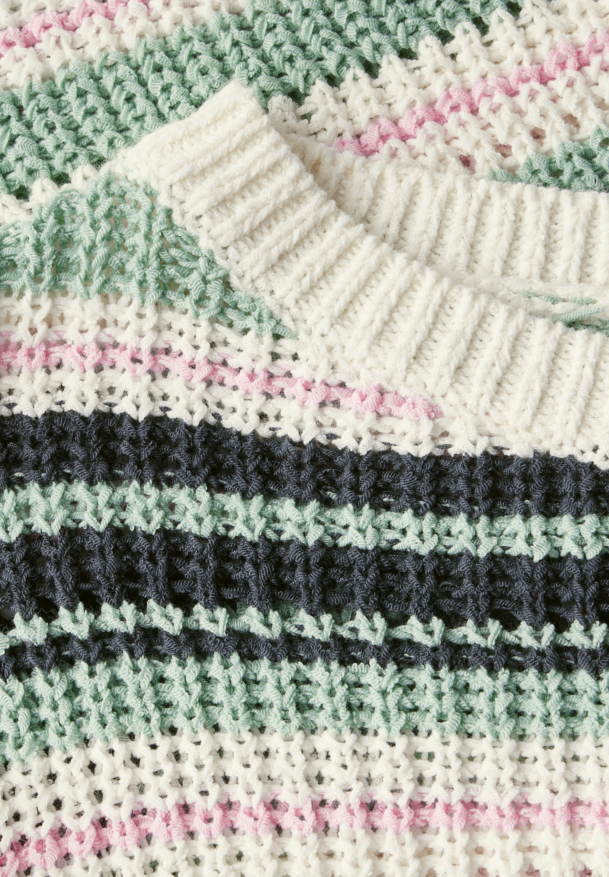Gestreifter Pullover