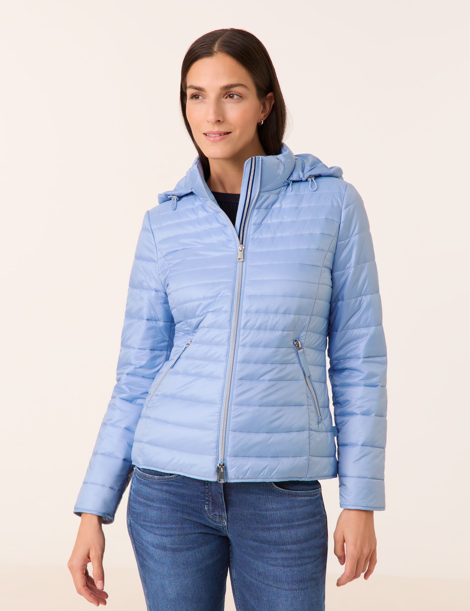 Steppjacke mit abnehmbarer Kapuze