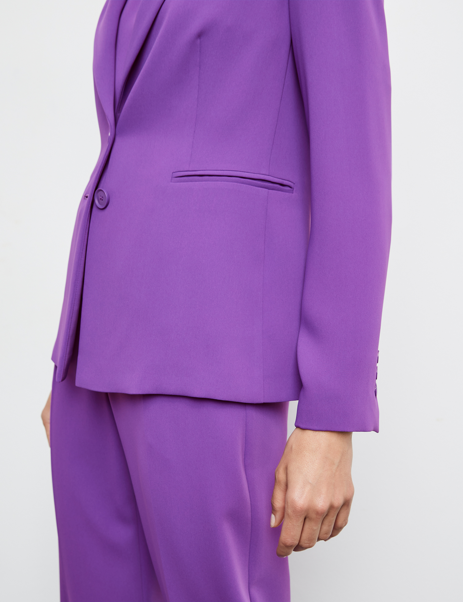 Femininer Blazer aus fließender Qualität